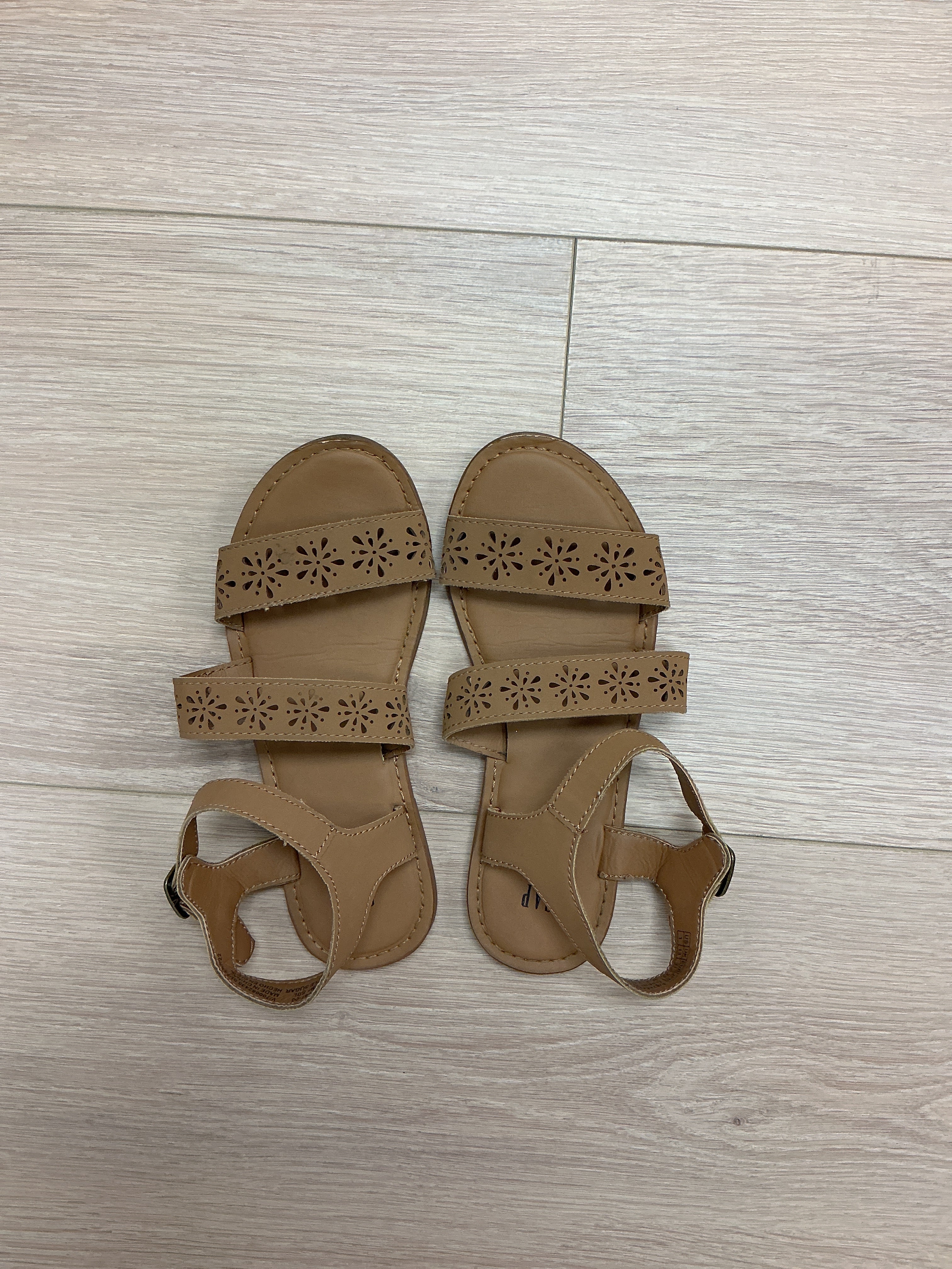 Gap brown detailed sandals 1