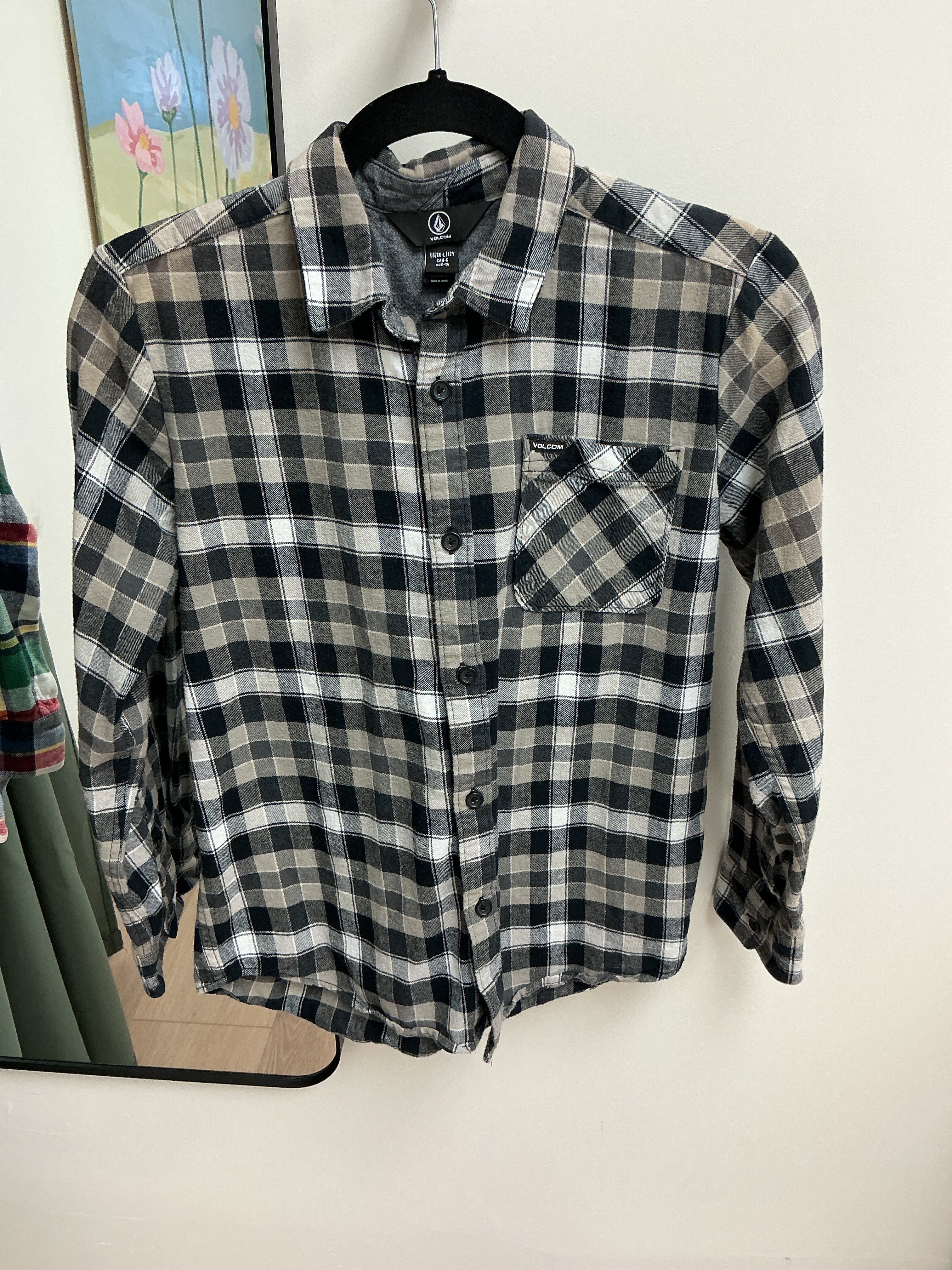 Volcom navy/tan button up long sleeve L