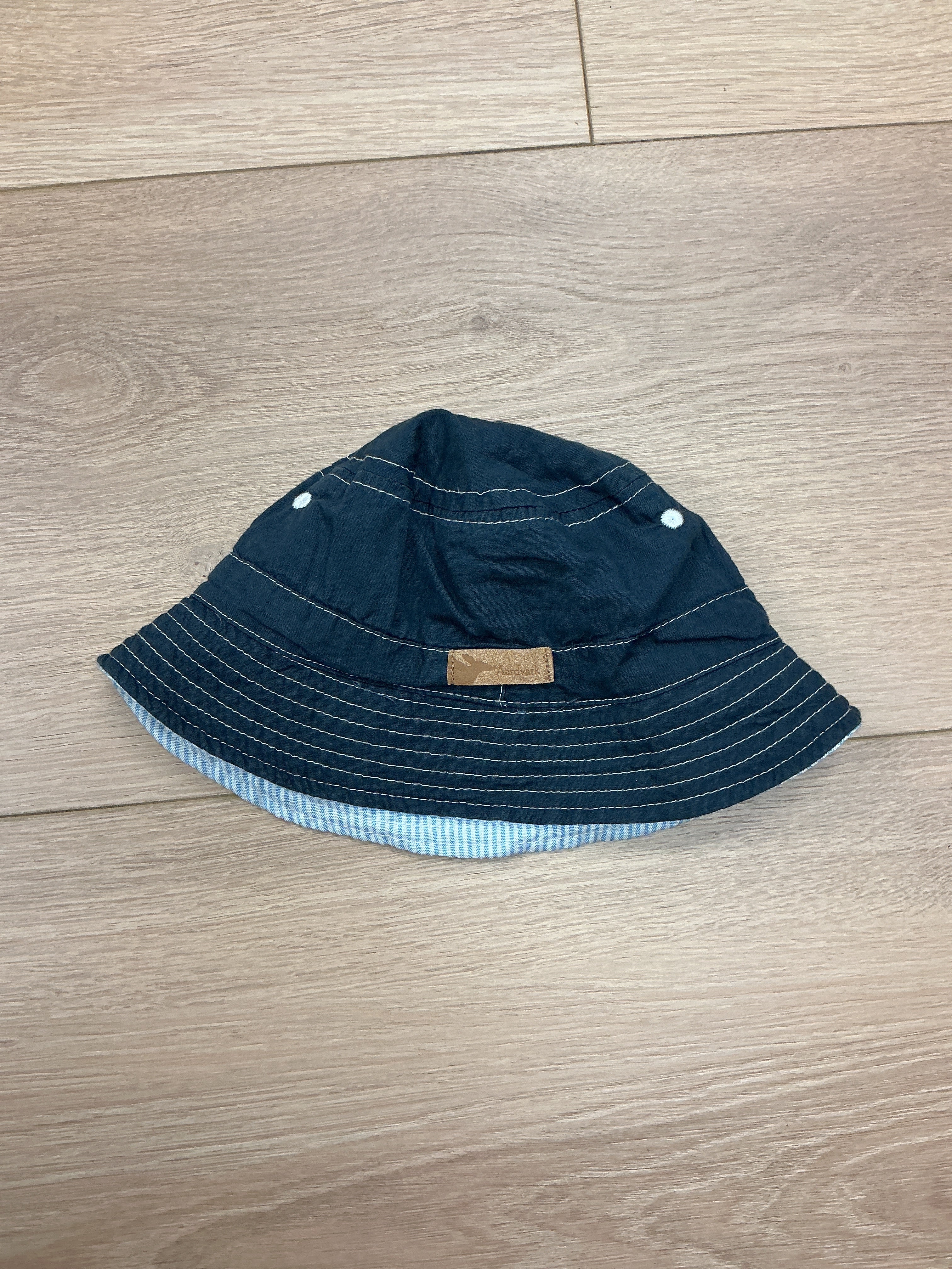 Aardvark navy bucket hat size 12-24M