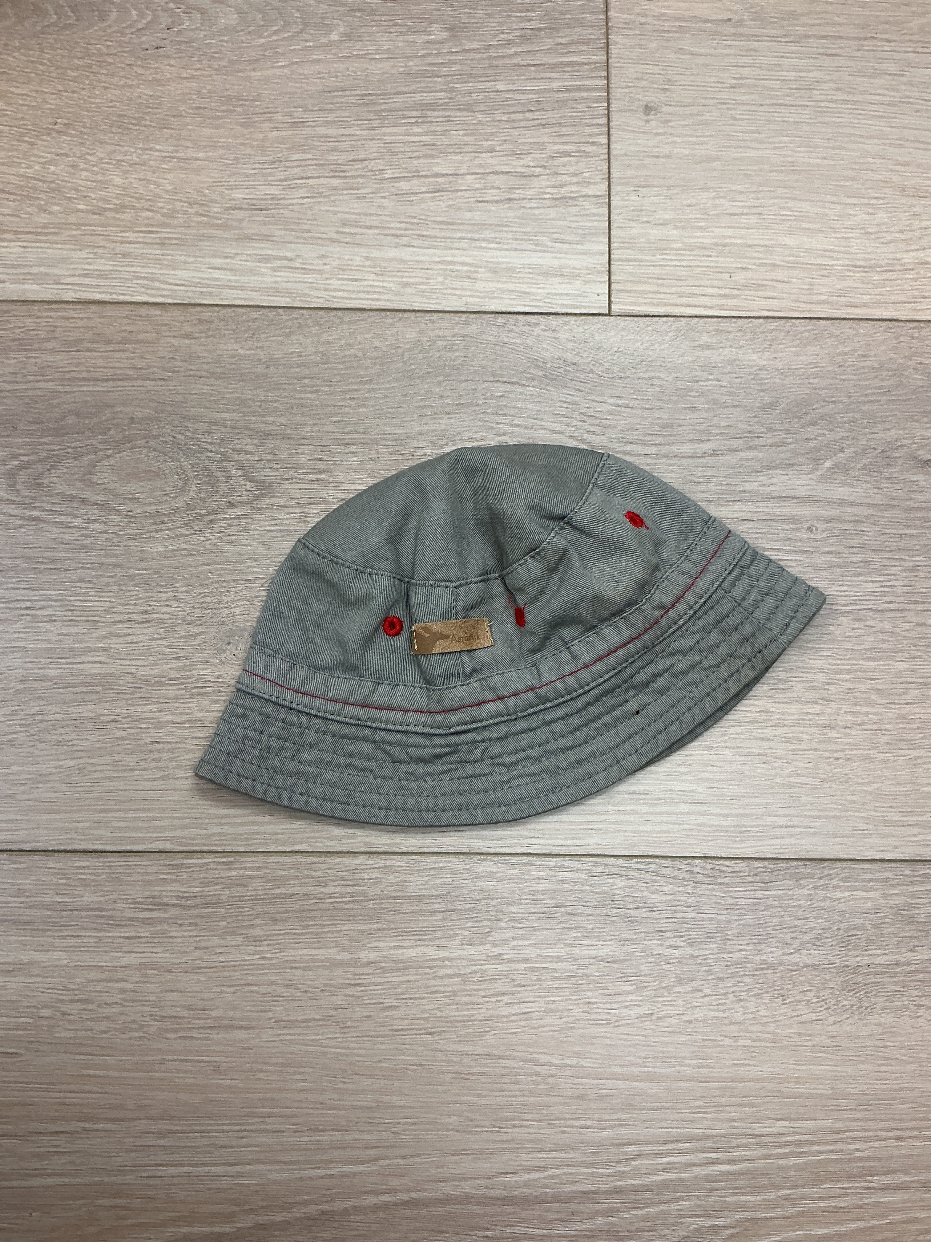Aardvark green and red bucket hat size 4-6