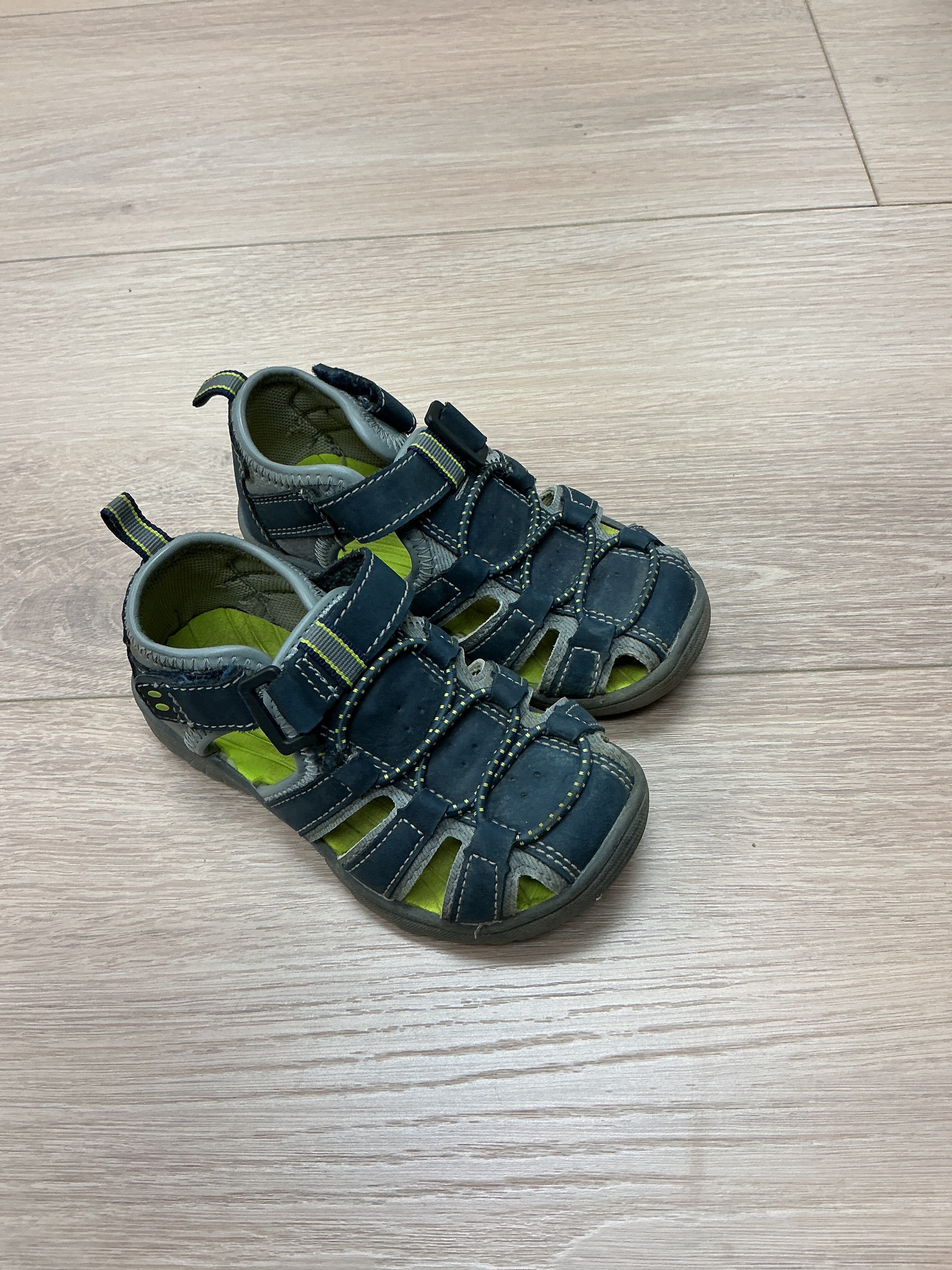 Eddie Bauer grey/green sandals size 8M