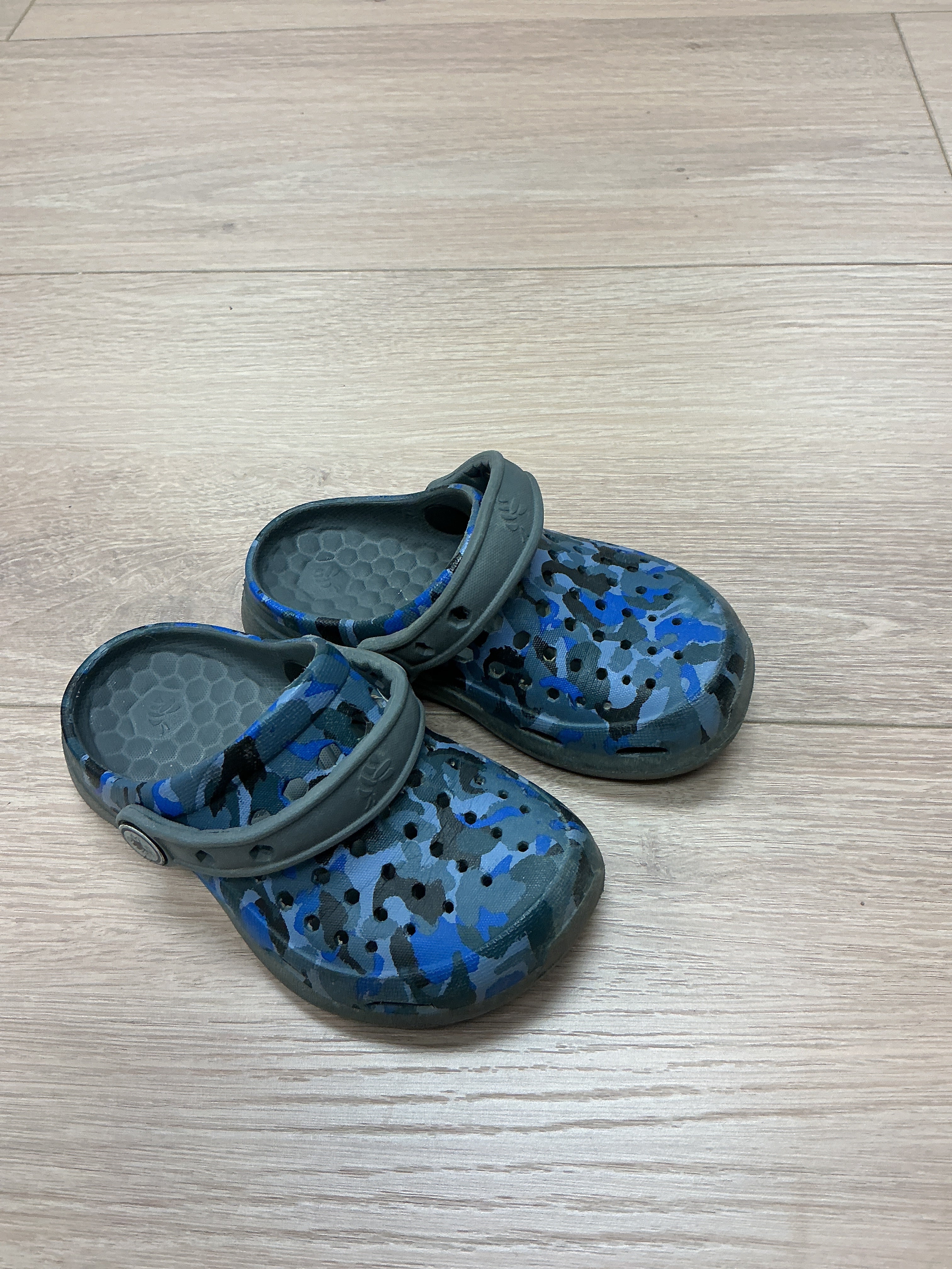 Joy bees blue/grey sandals size 8/9