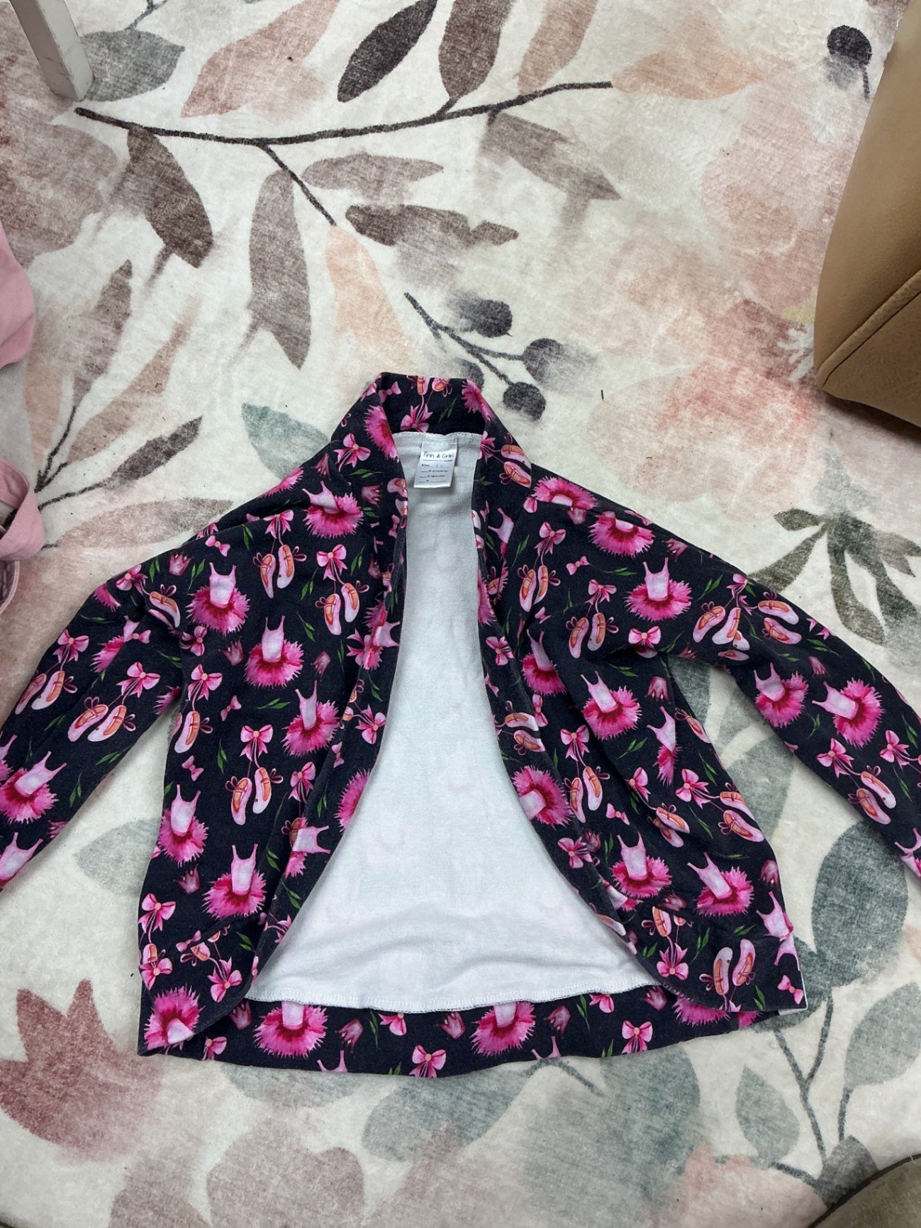 Finn & Grin Cardigan 11Y Black with pink floral pattern