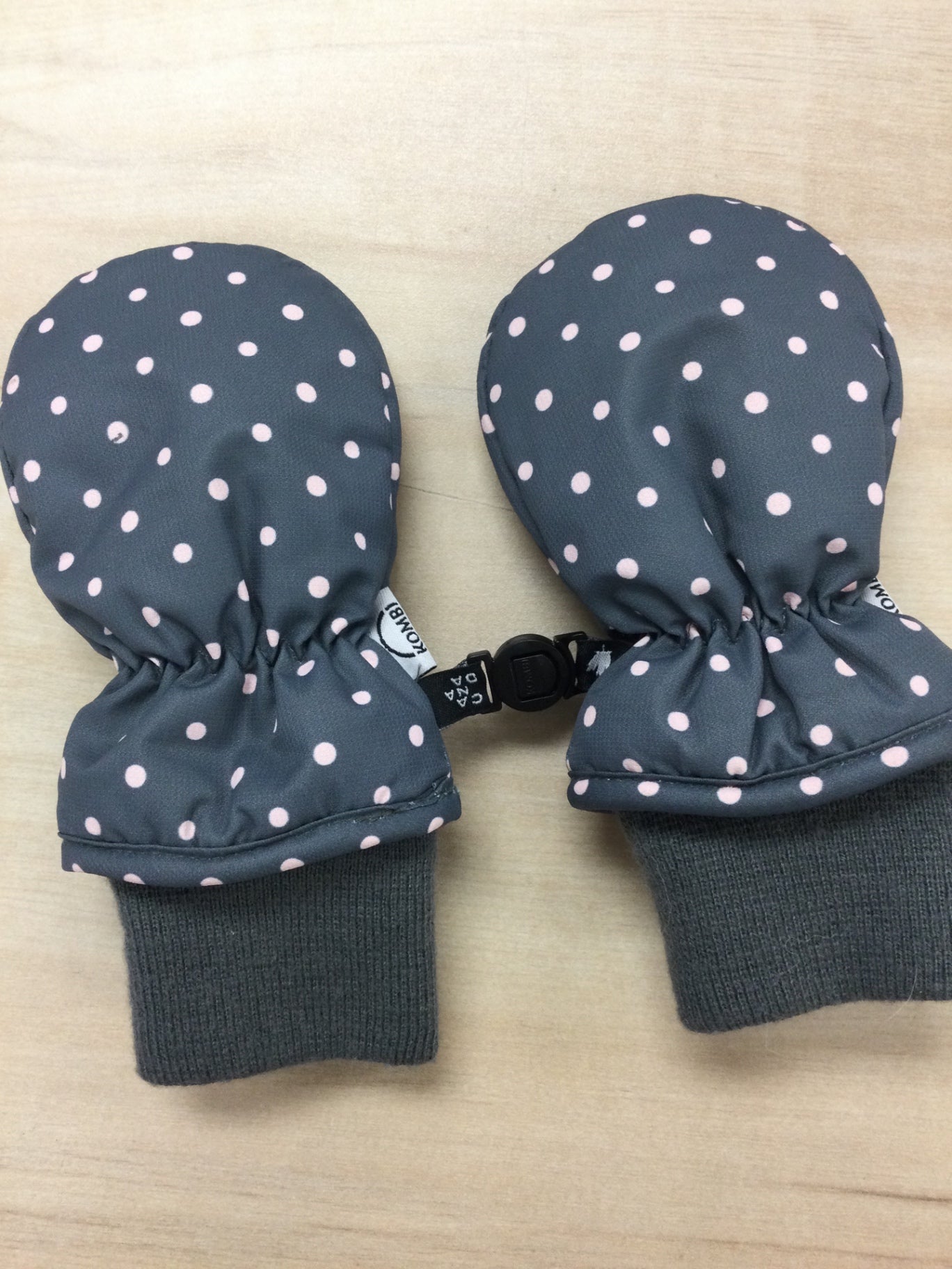 Kombi Winter Gloves 12-24M Dark gray with pink polka dots