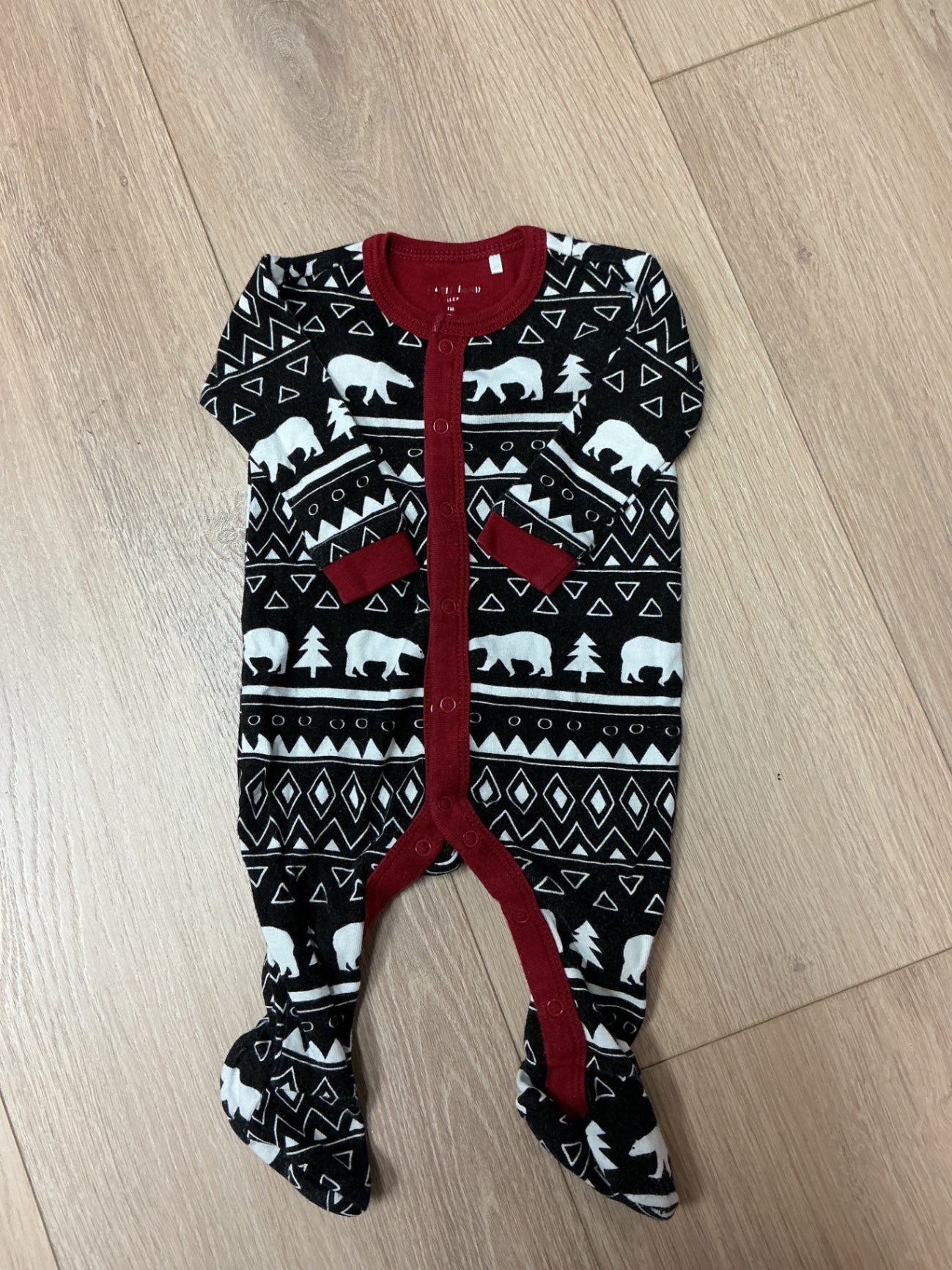One piece sleeper 2M Black, White, Red w bears