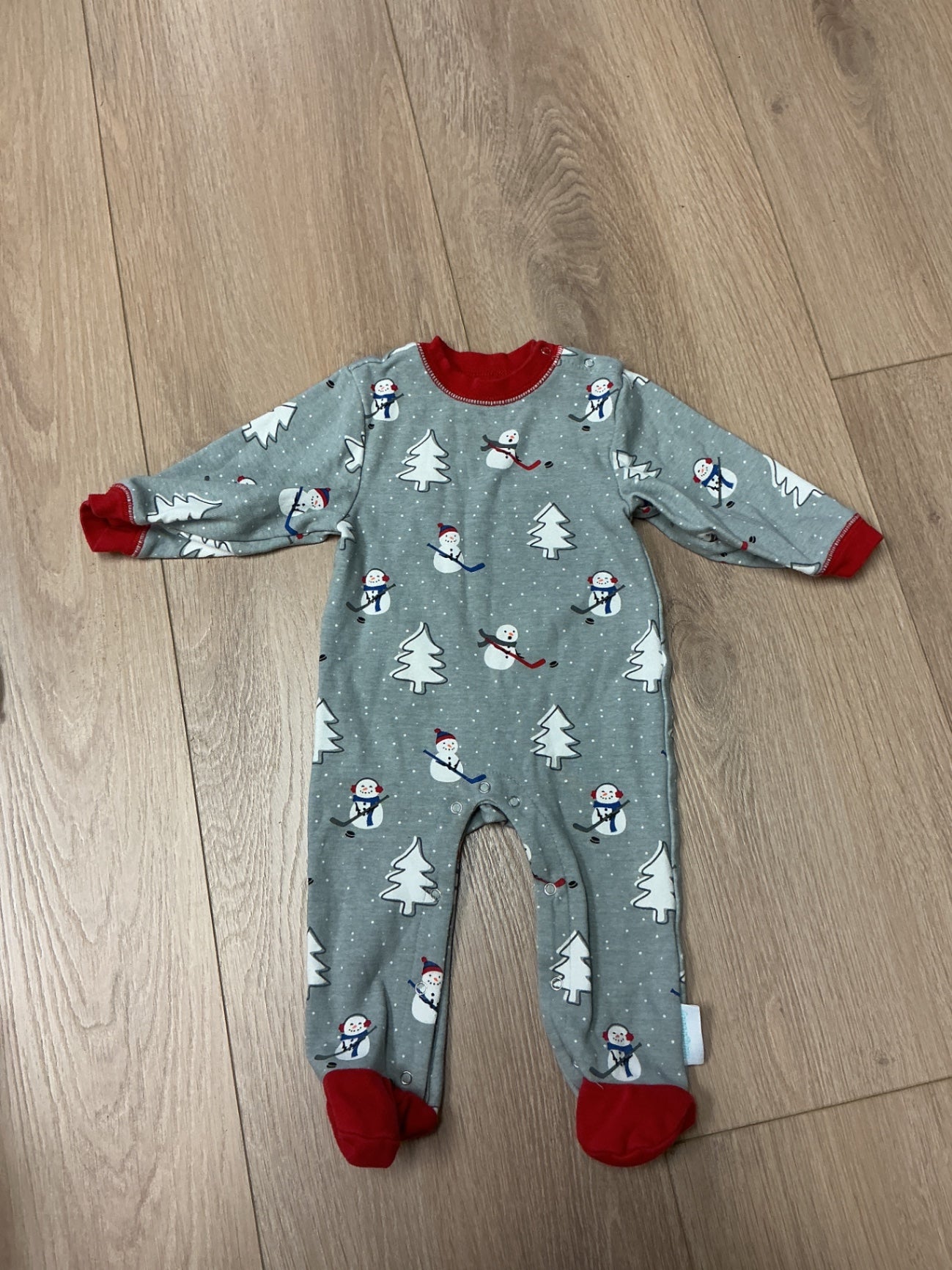 Indigo one piece 3-6M hockey snowmen