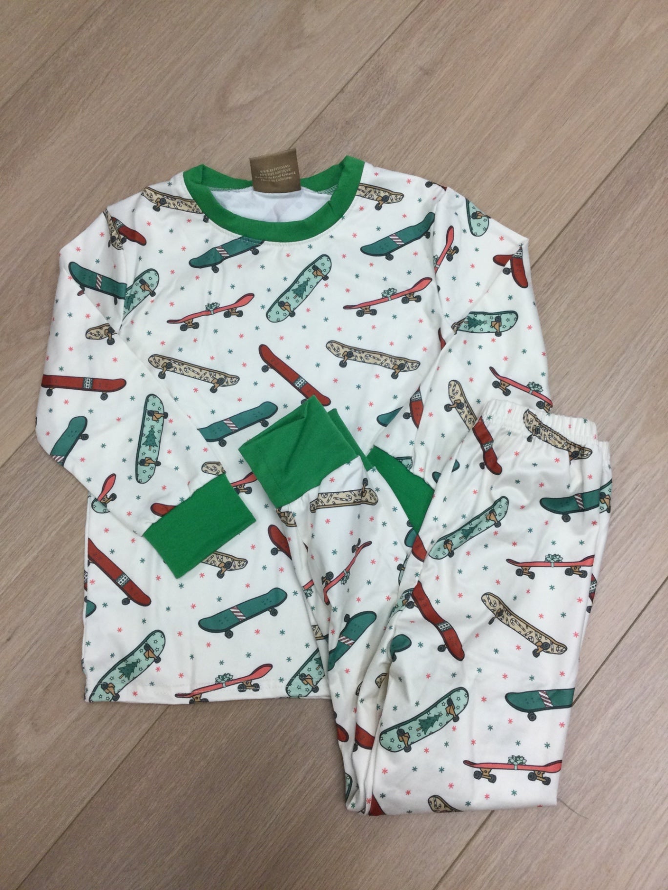 Theo & Me Pajama set 3-4T White with skateboards