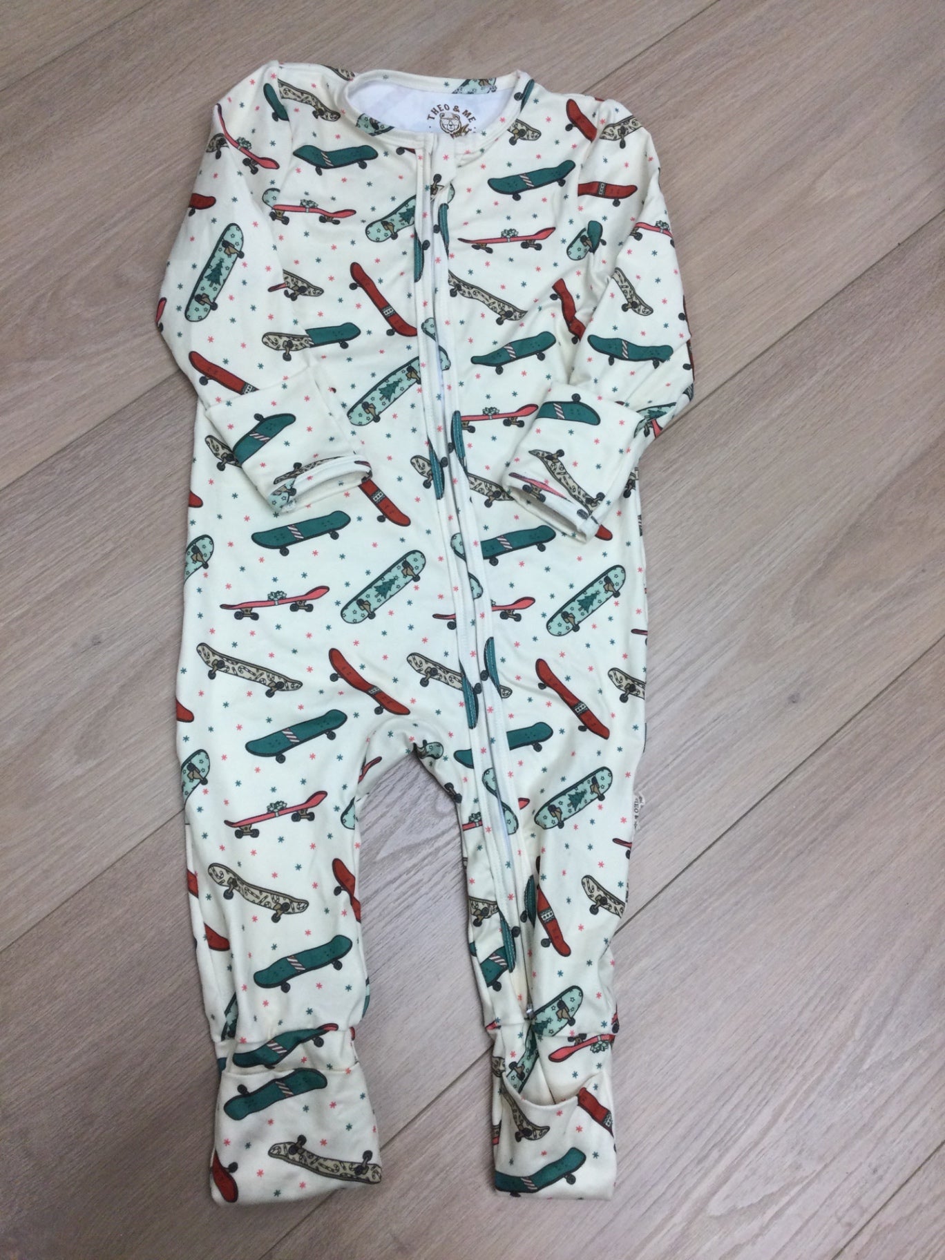 Theo & Me Baby Sleepers 2-3T White skateboards