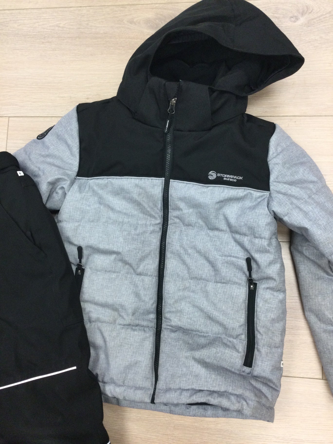 Stormpack Sunice Winter Snowsuit 8Y Gray and black