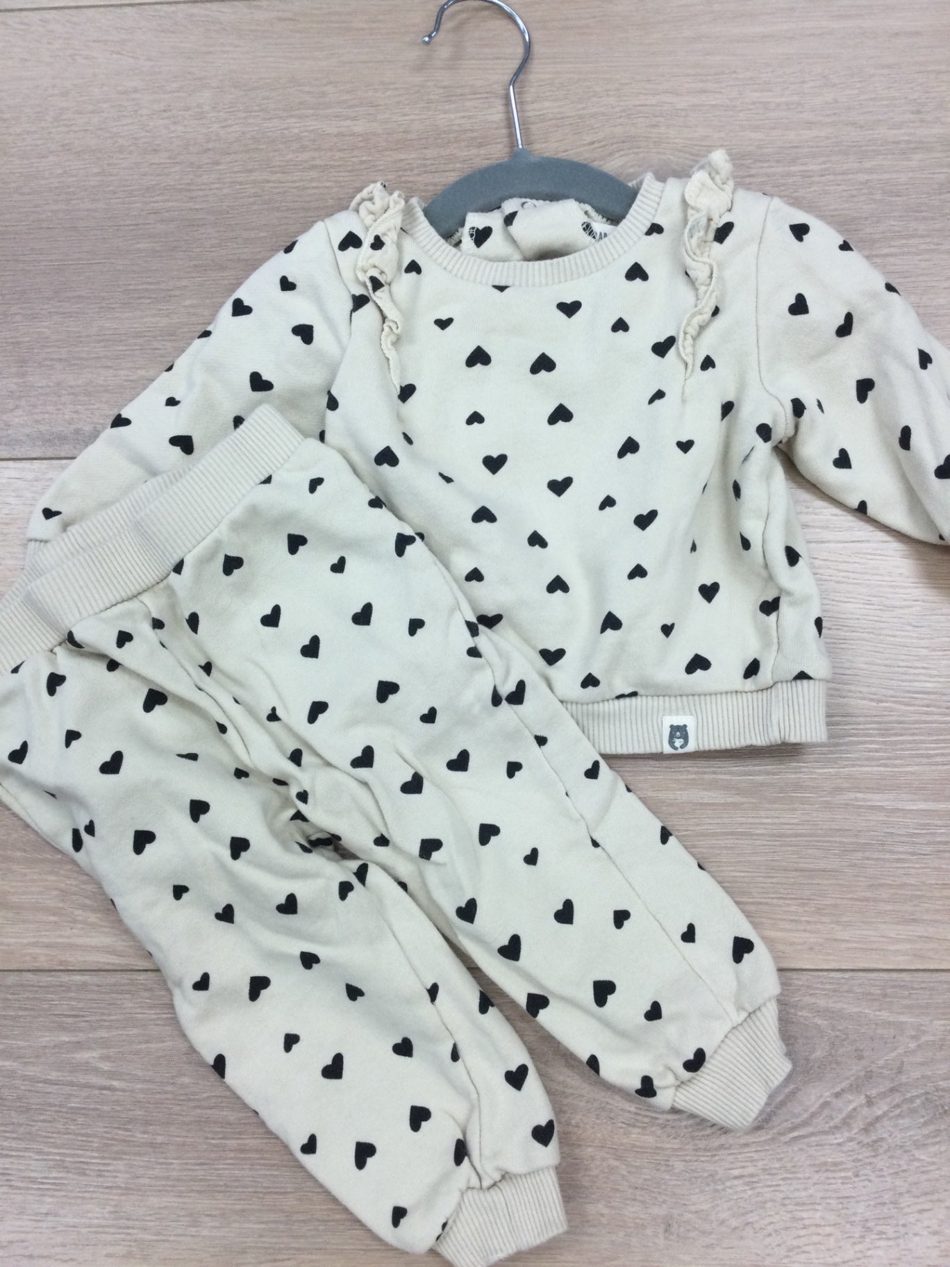 Rabbit Bear Organic Set 18M Cream with black hearts