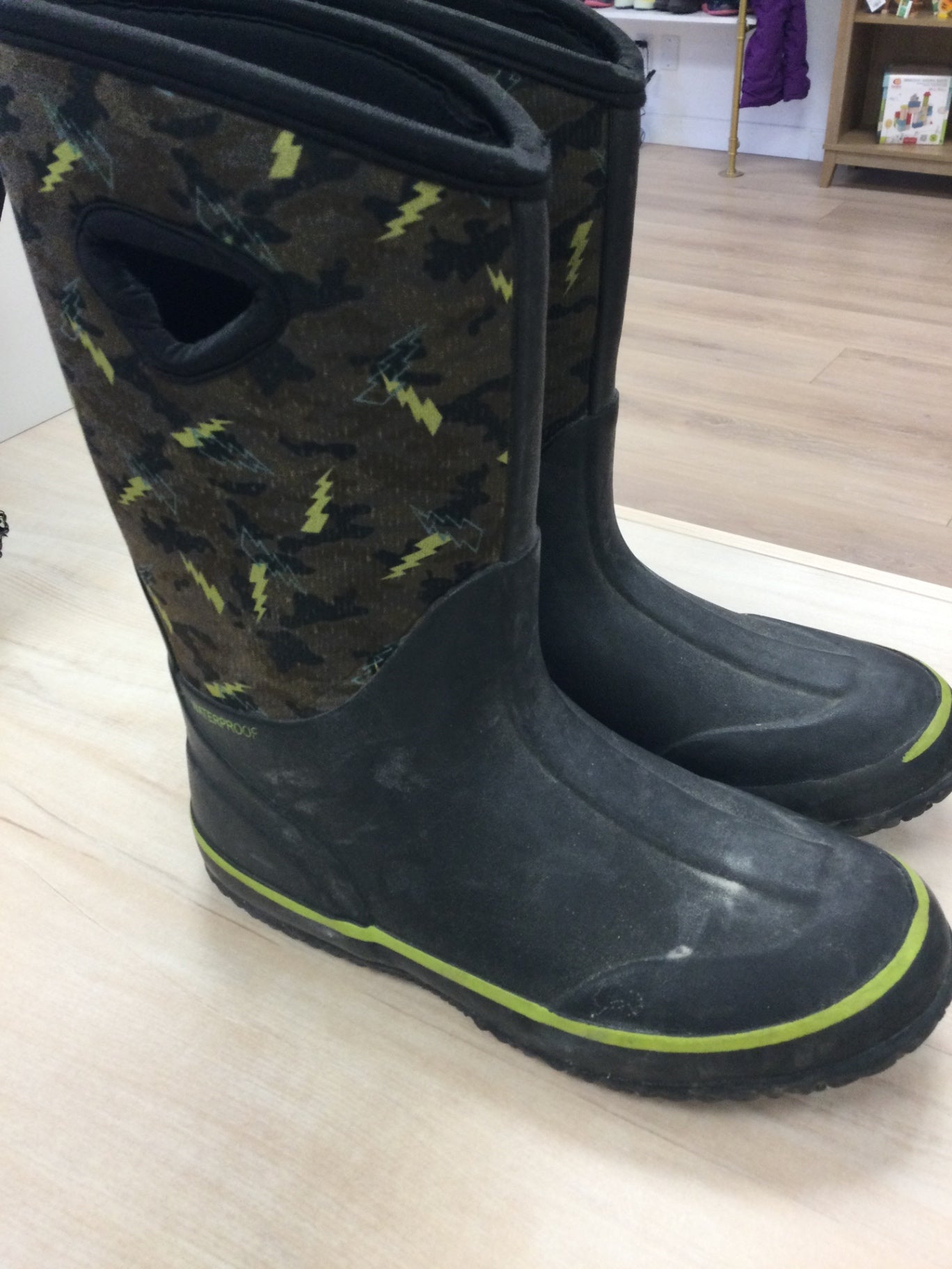 Unknown Winter Boots 2Y Black with yellow accents