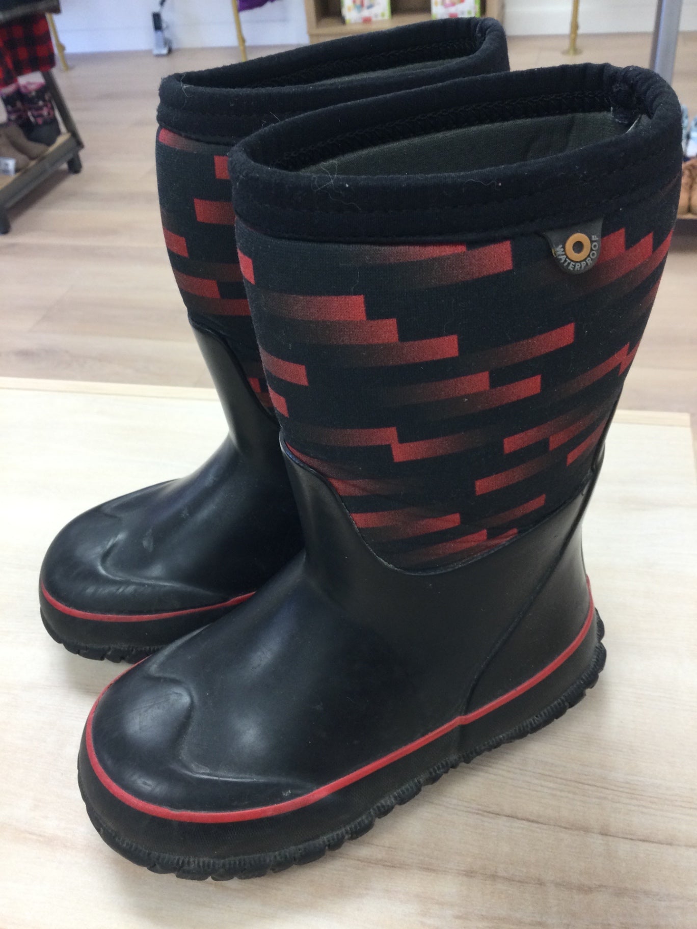 Bogs Winter Boots 11C Black with red accents