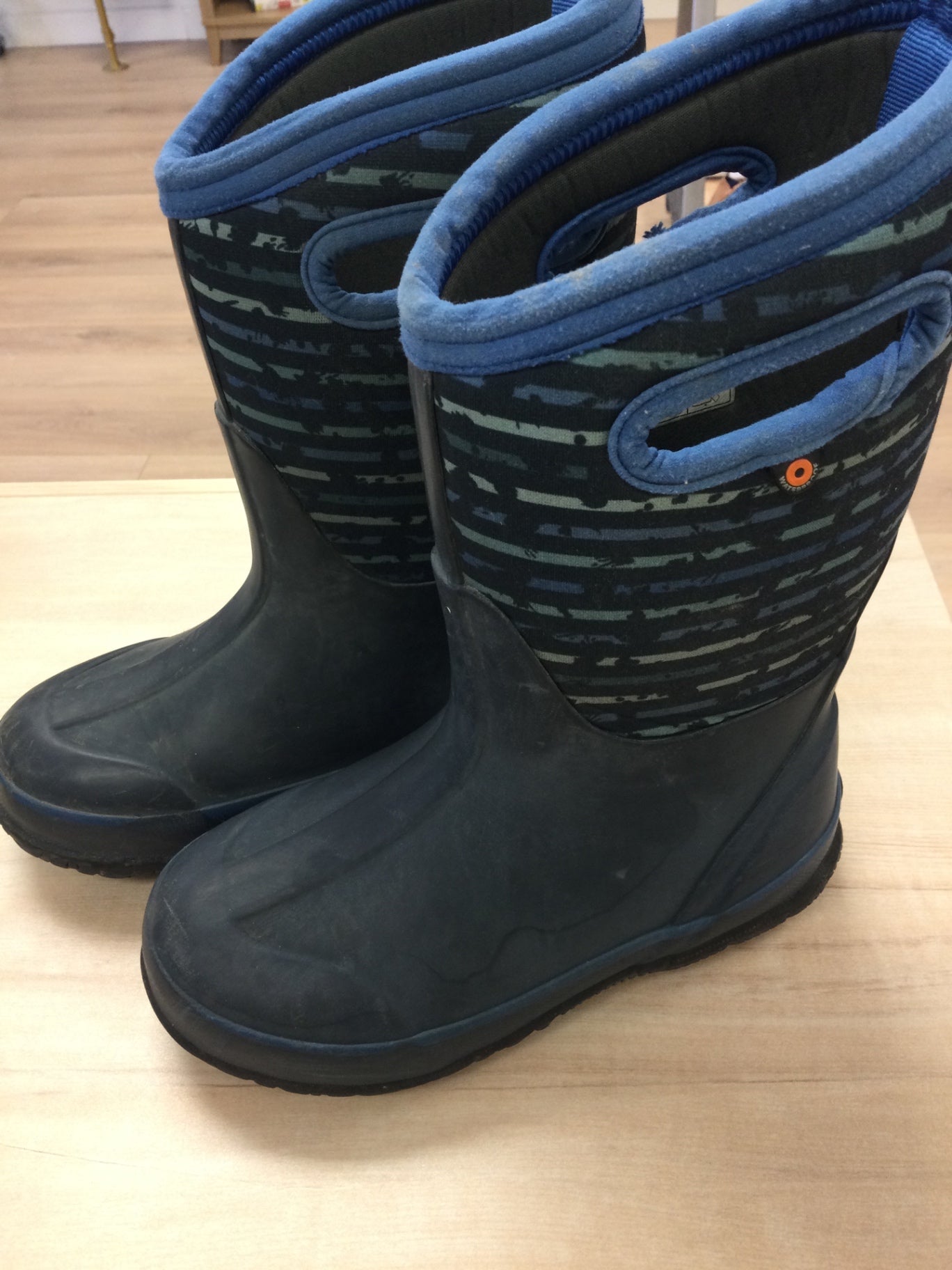 Bogs Winter Boots 13 Black and Blue