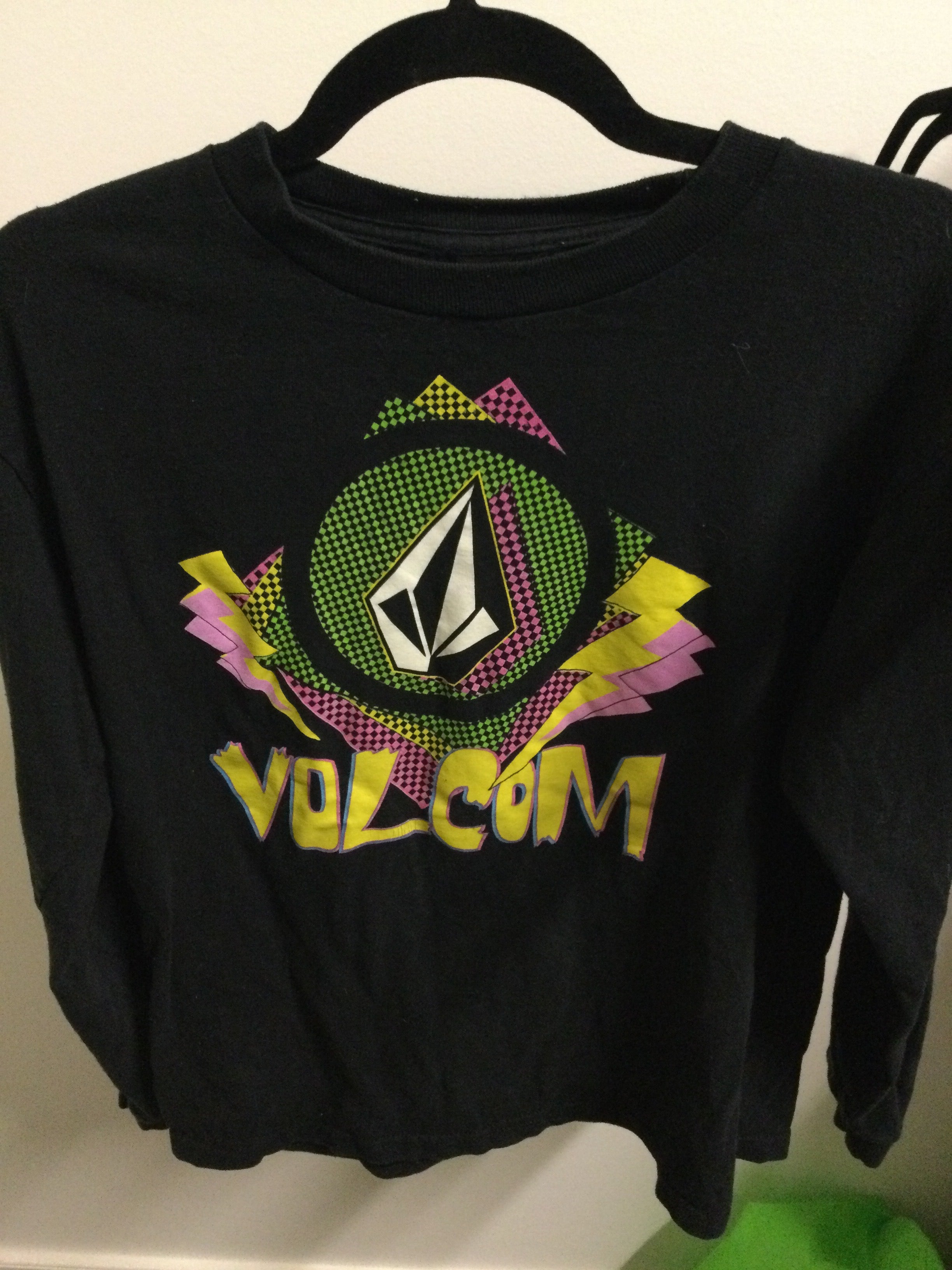 Volcom green/yellow/pink Tshirt Youth XL