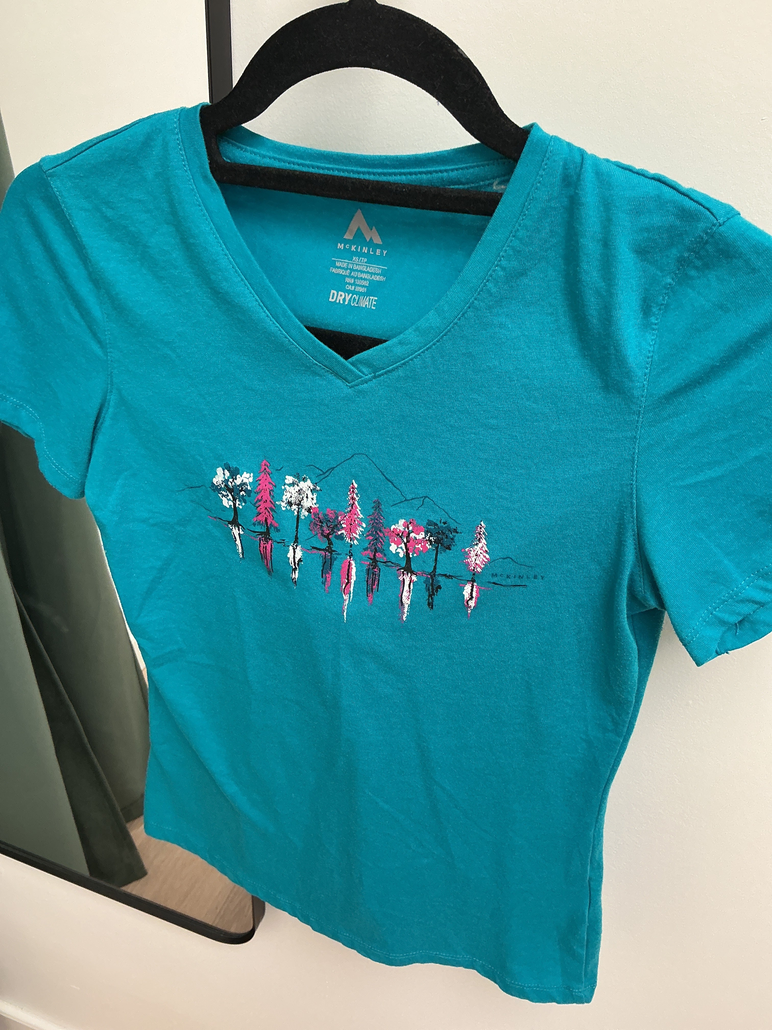 Mckinley teal v neck tee xs