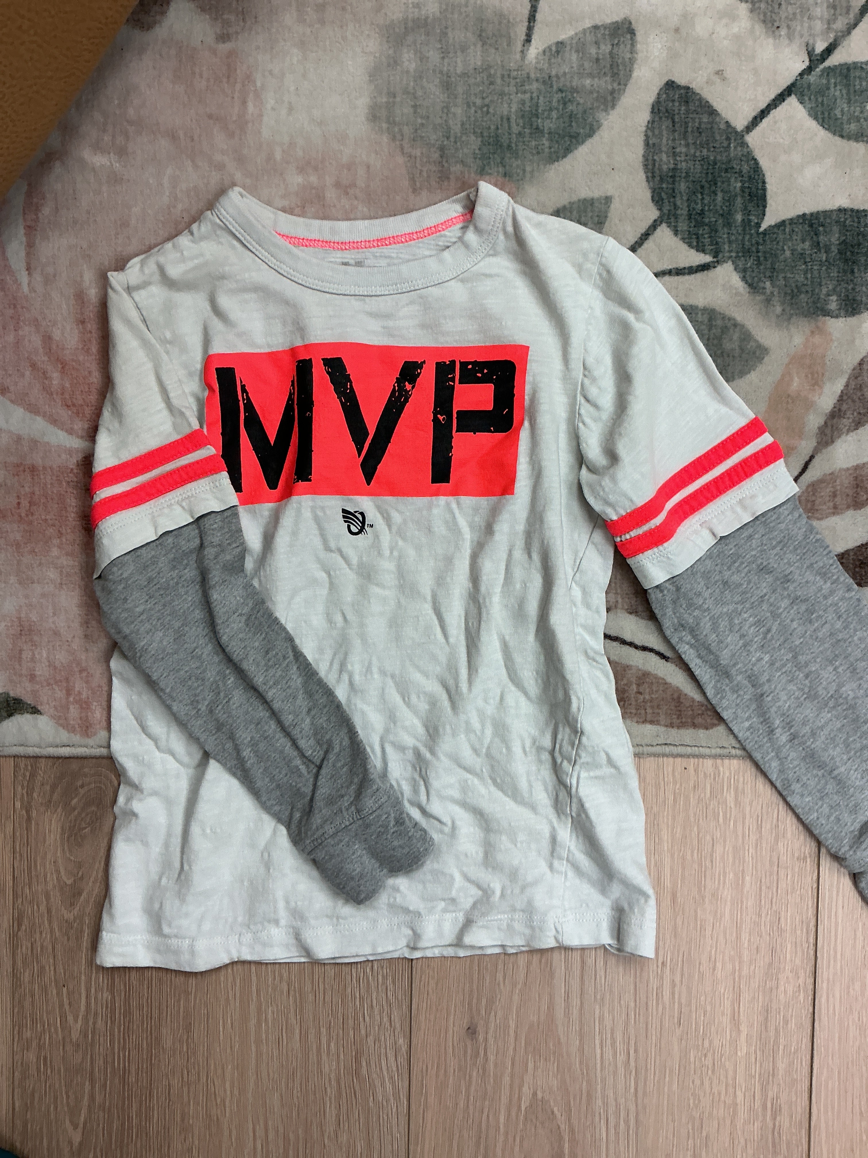 Oshkosh grey/white/pink MVP longsleeve 6Y