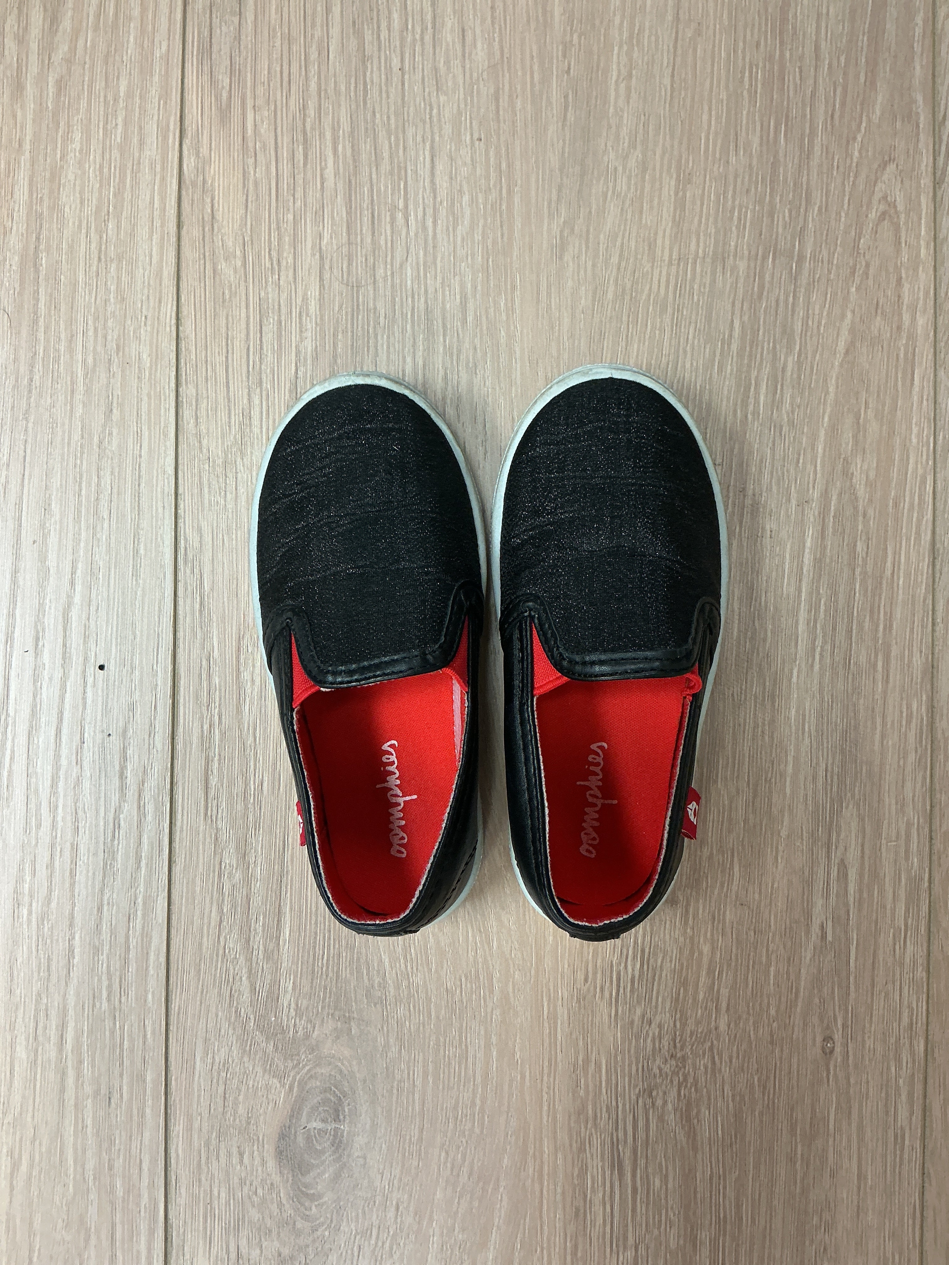 Oomphies black shoes size 8 kids