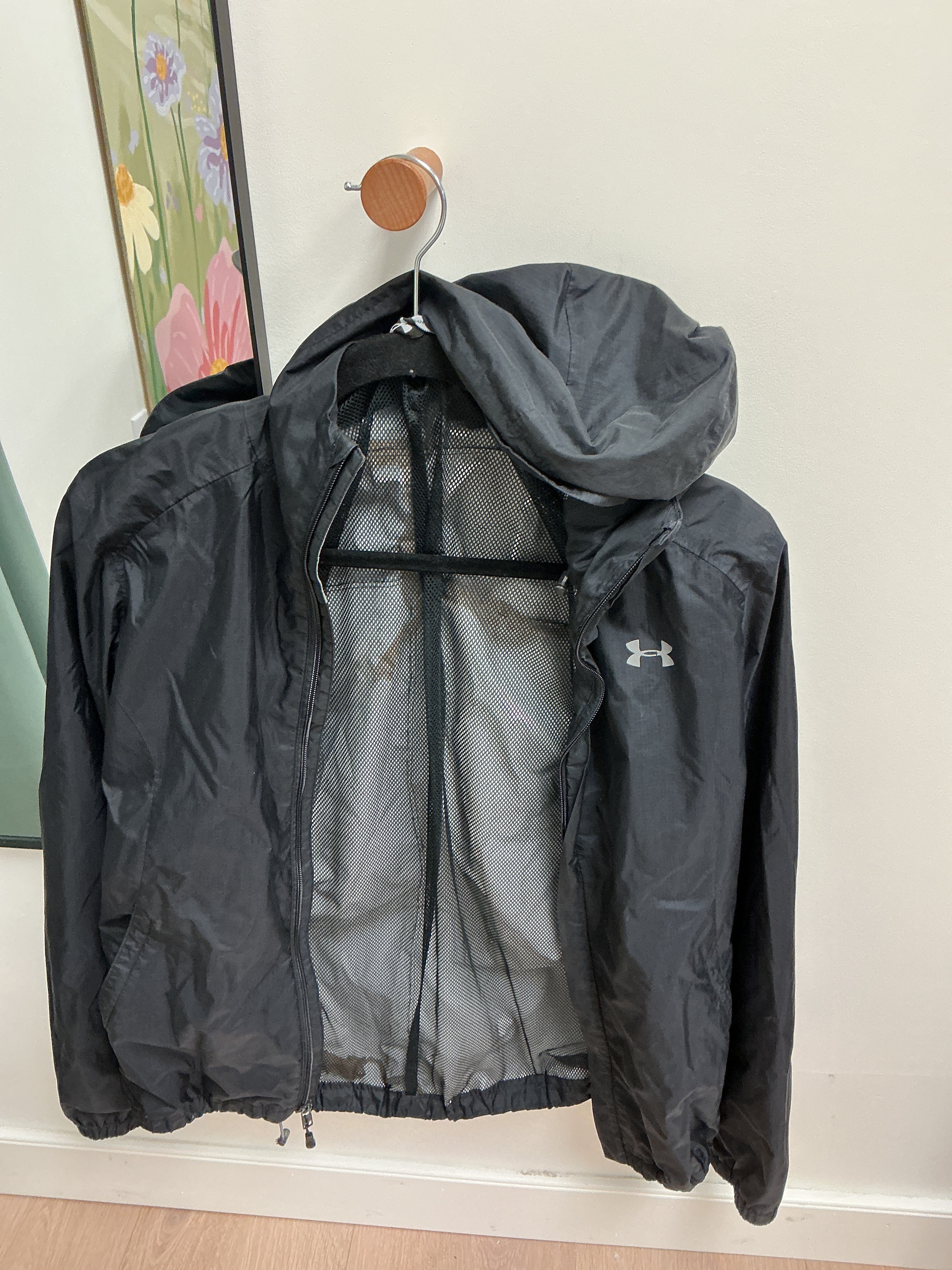 Under armour black windbreaker jacket size small