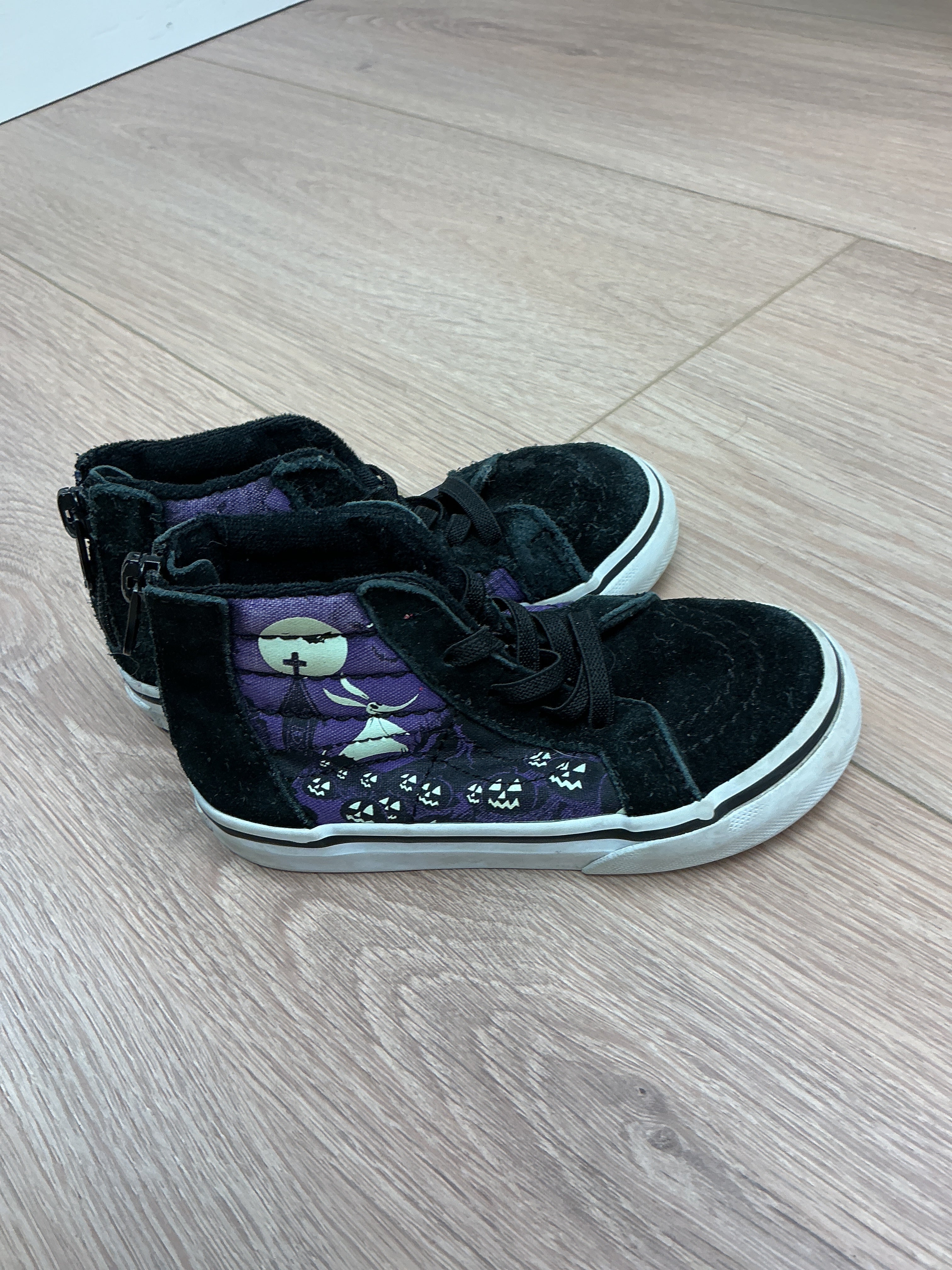 Vans Nightmare before Christmas size 7.5