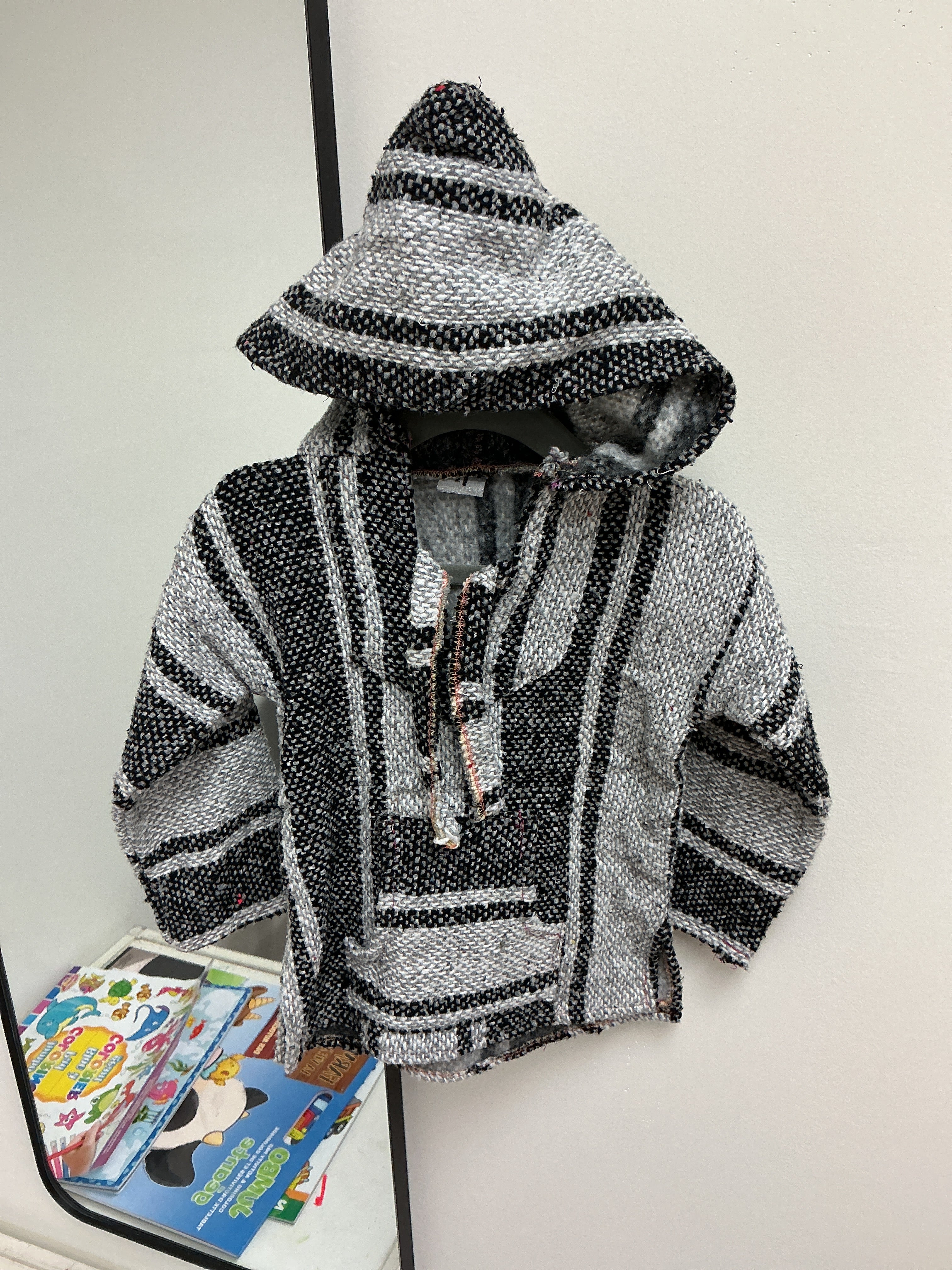 Grey/black/white sweater 3T