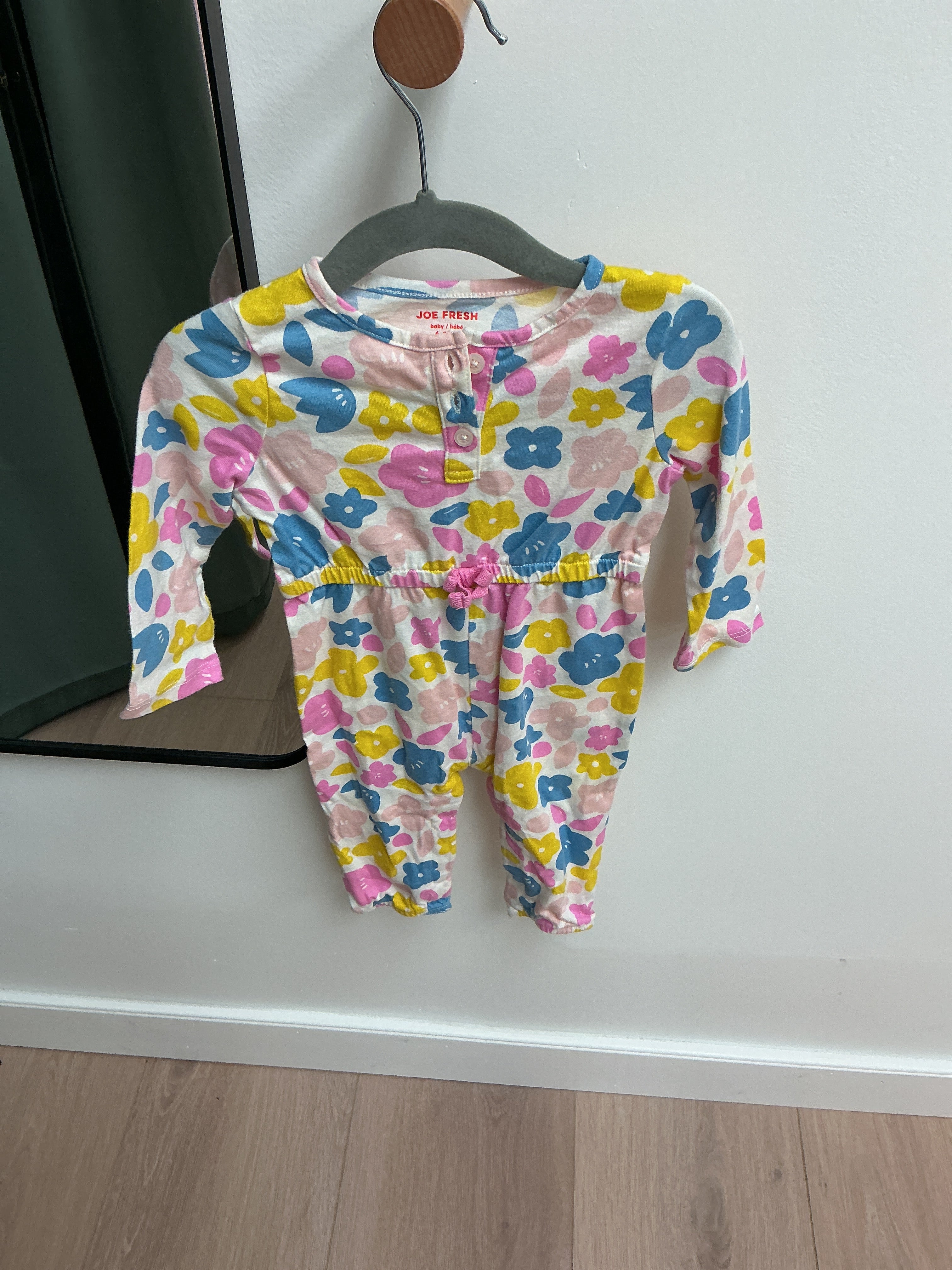 Joe Fresh Flower Bodysuit 6-12M