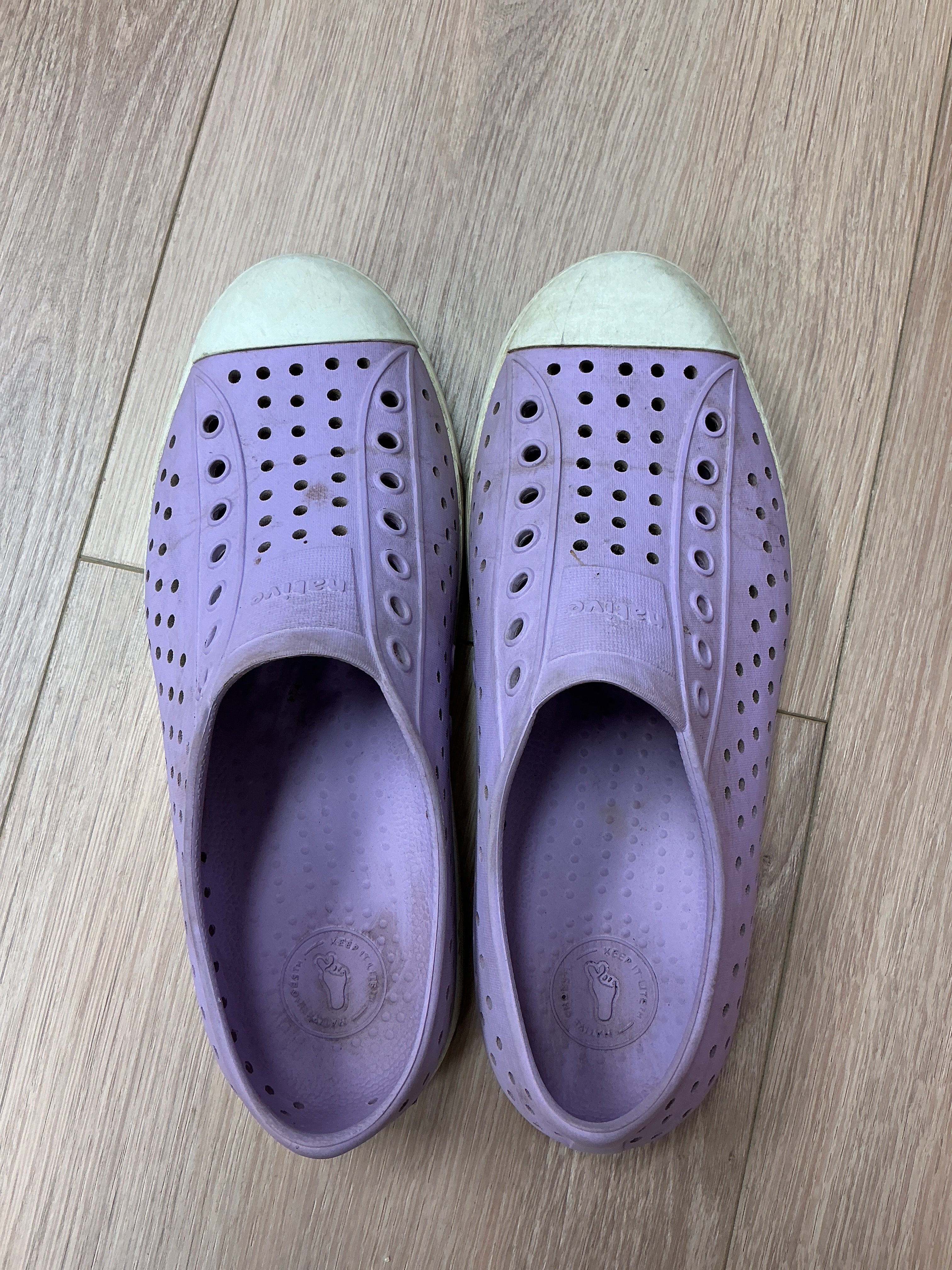 Native purple water shoes J4