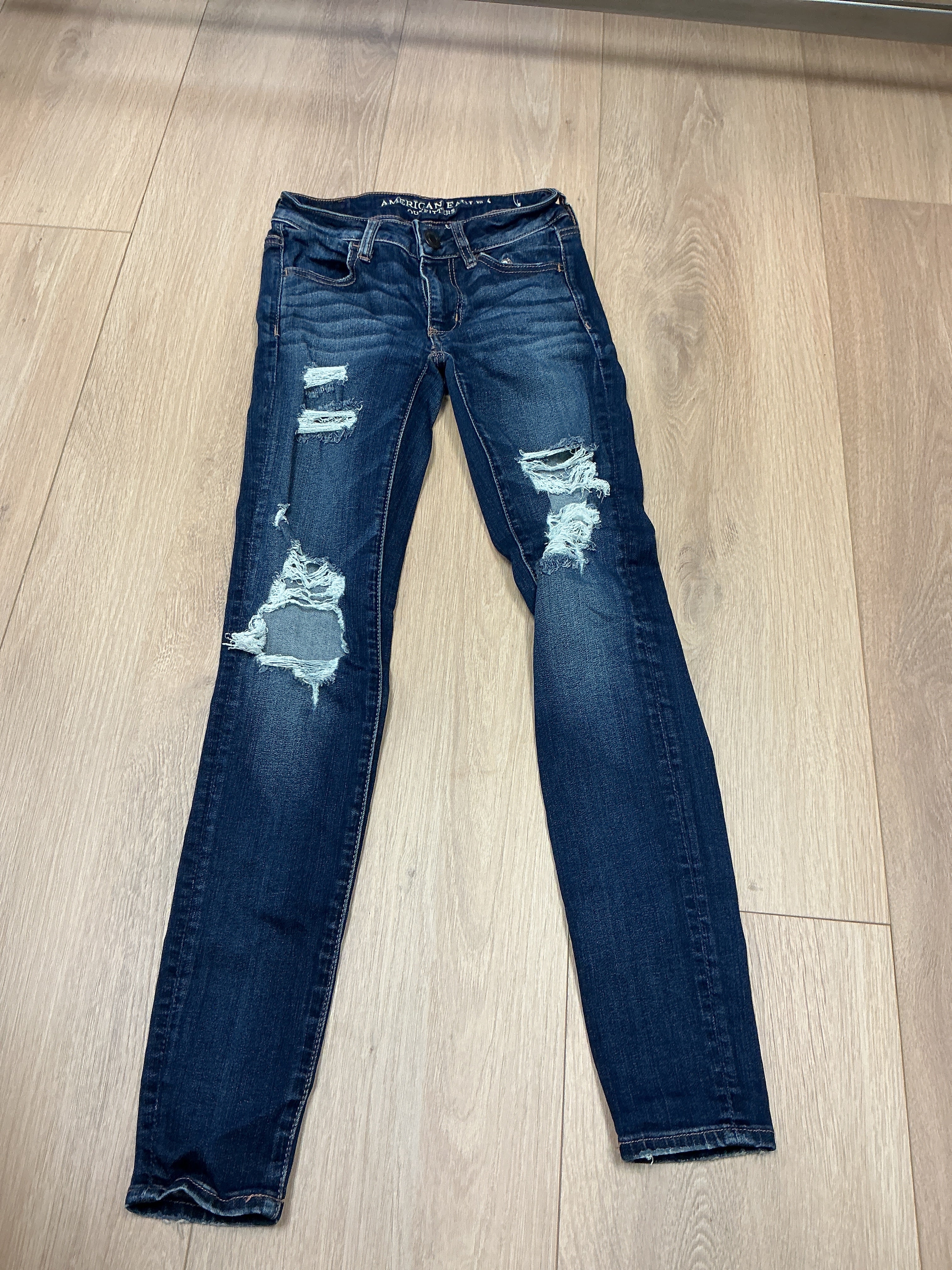 American eagle blue ripped skinny jeans 00