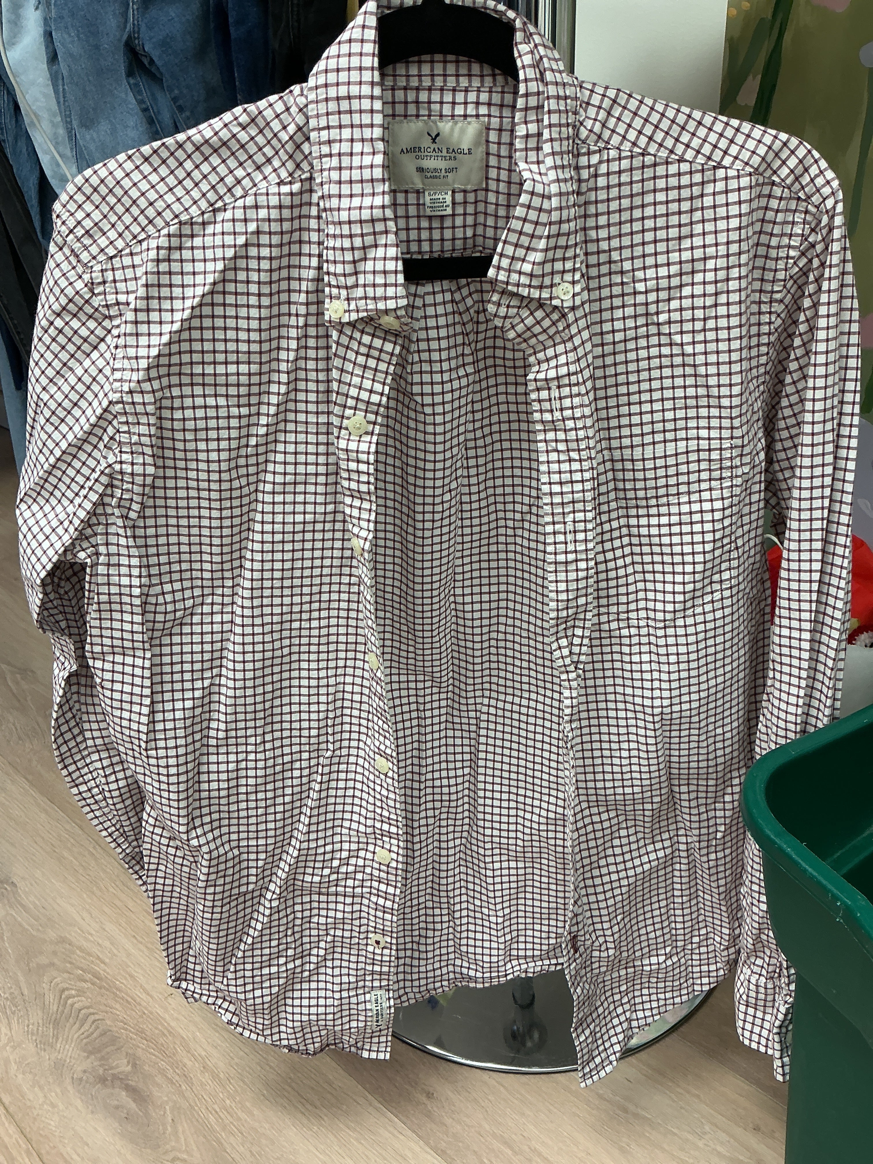 American Eagle outfitters red and white plaid dress shirt S