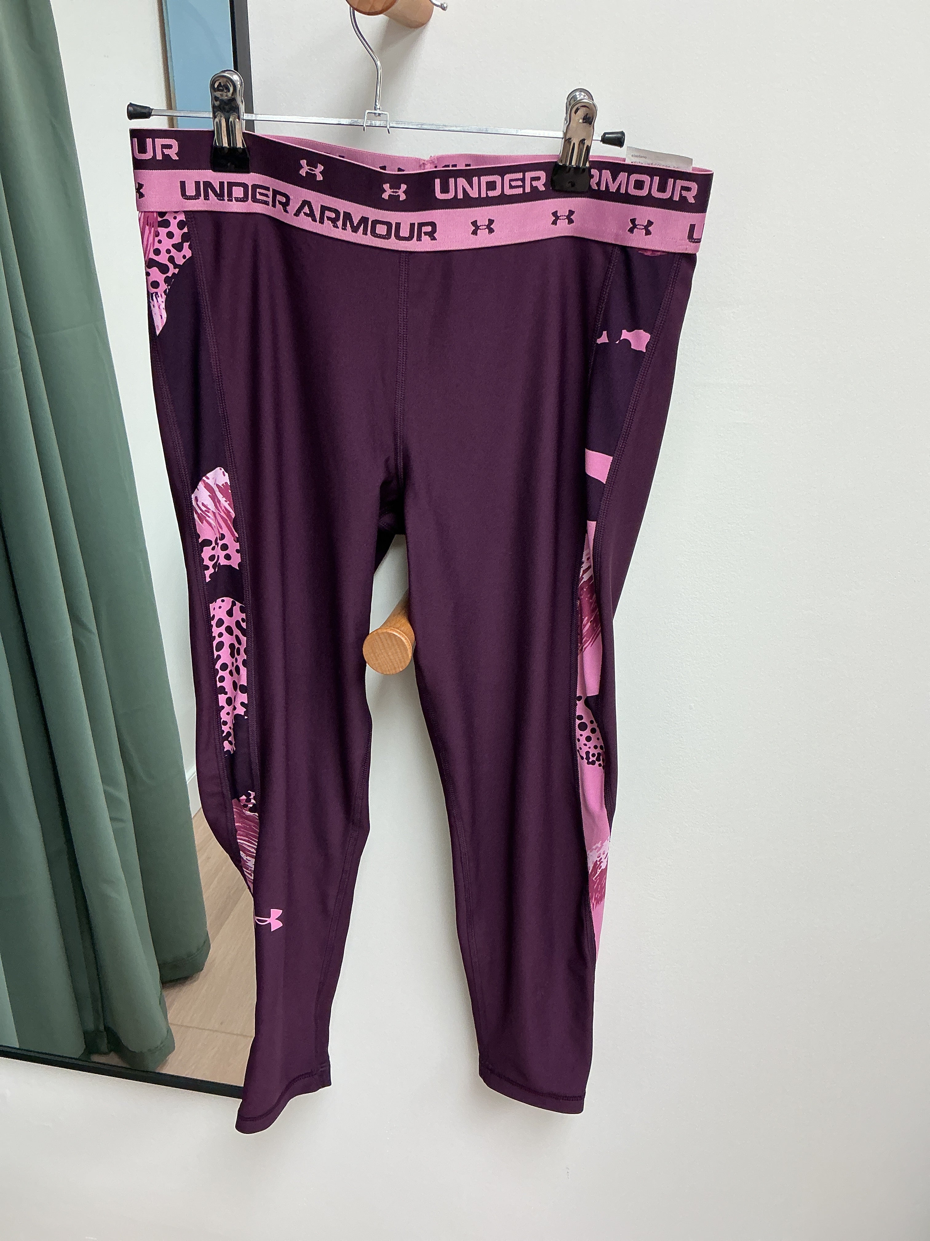 Under armour pink-maroon leggings L