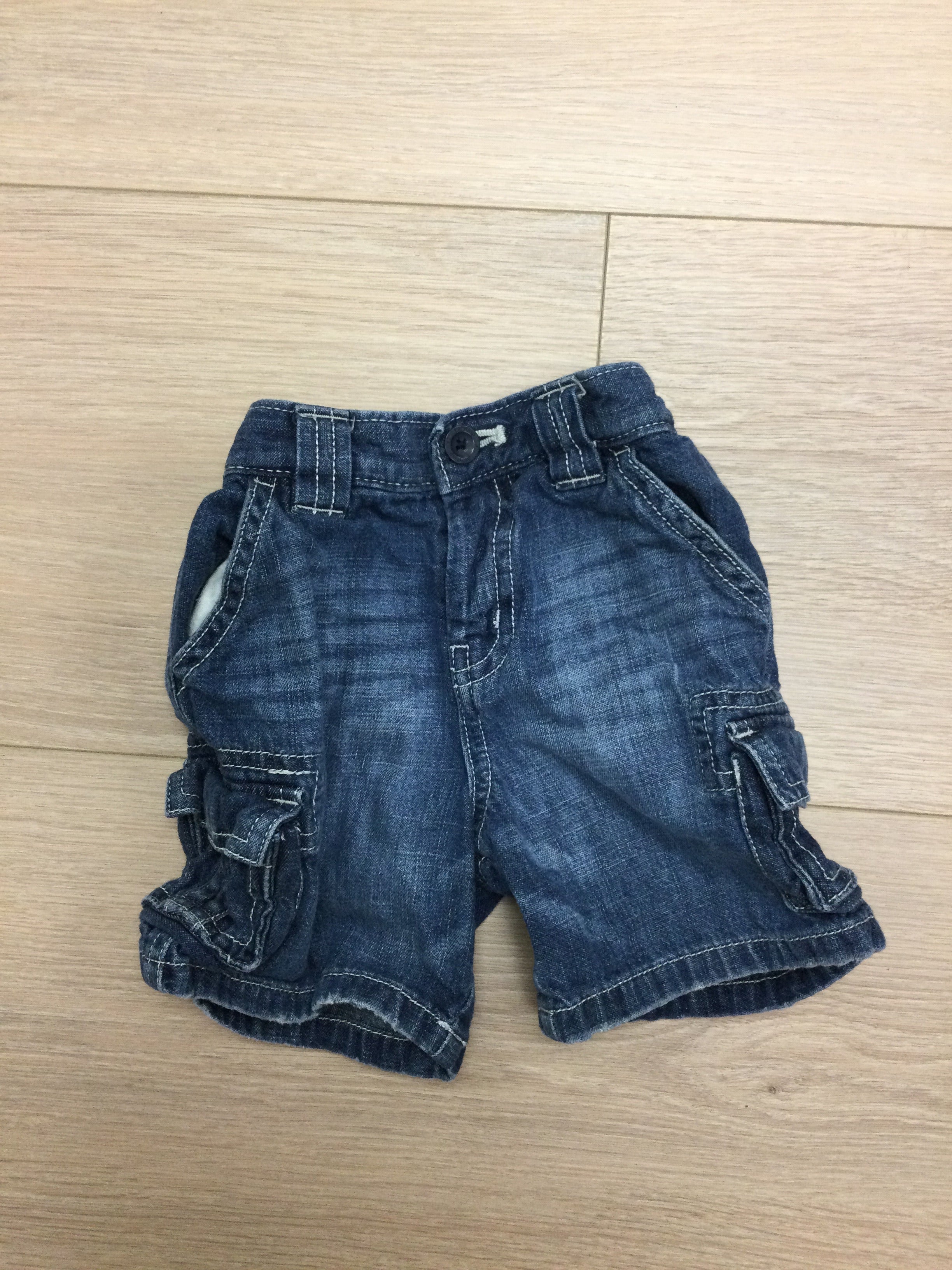 Gap blue shorts white detailing size 12-18M