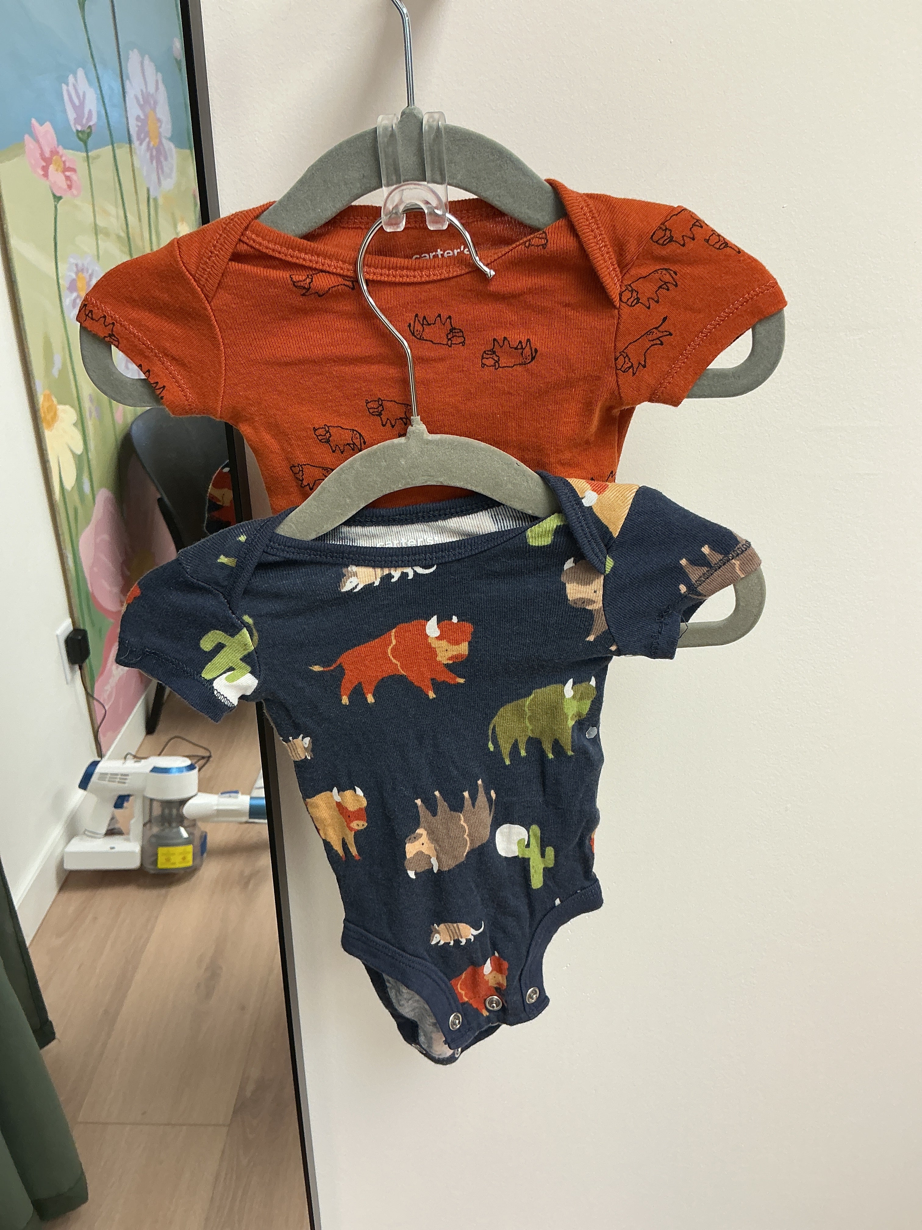 Carters NB buffalo bodysuit 2pcs