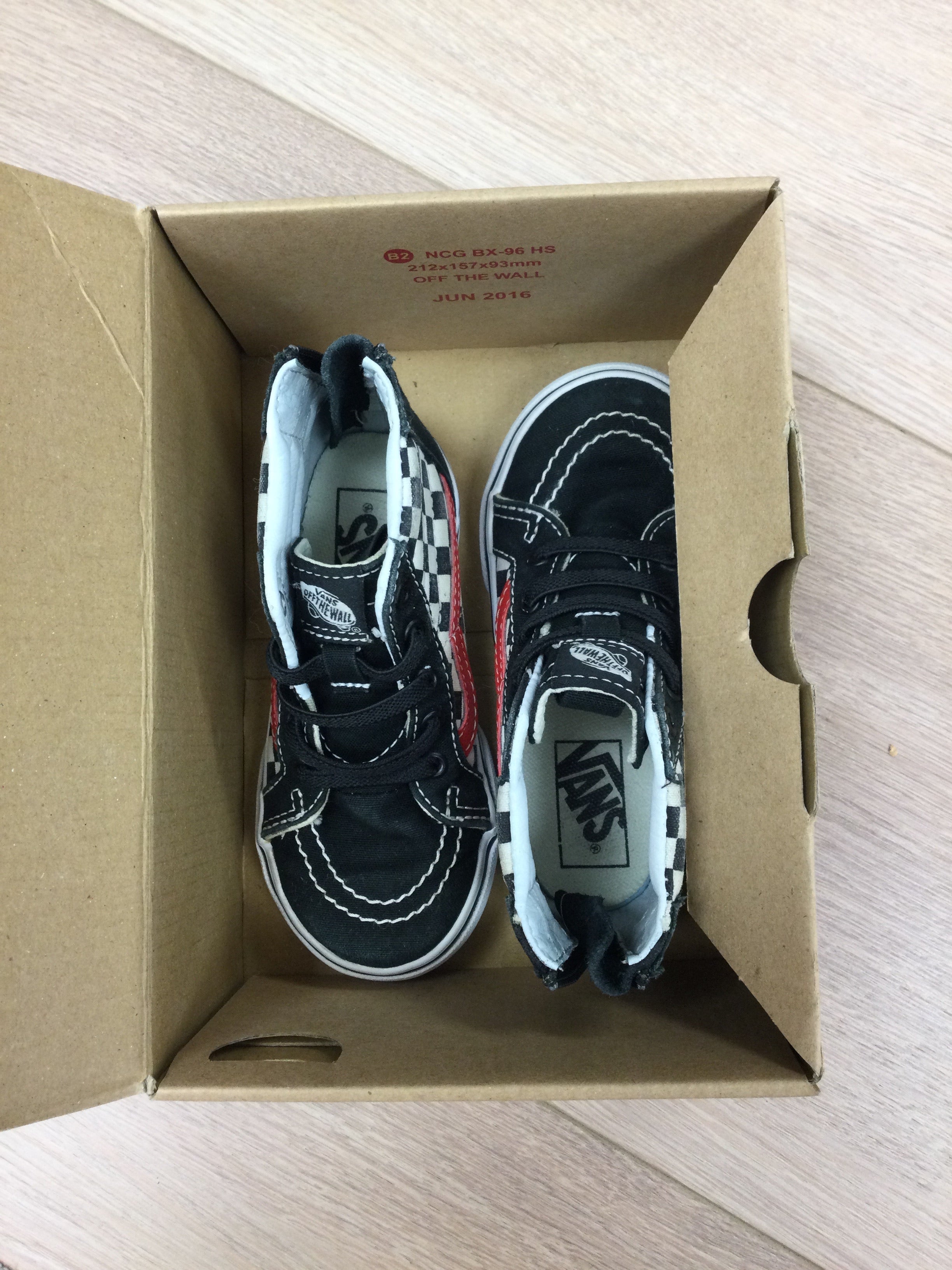 BNWOT Vans sk8-HI checkered shoes 8