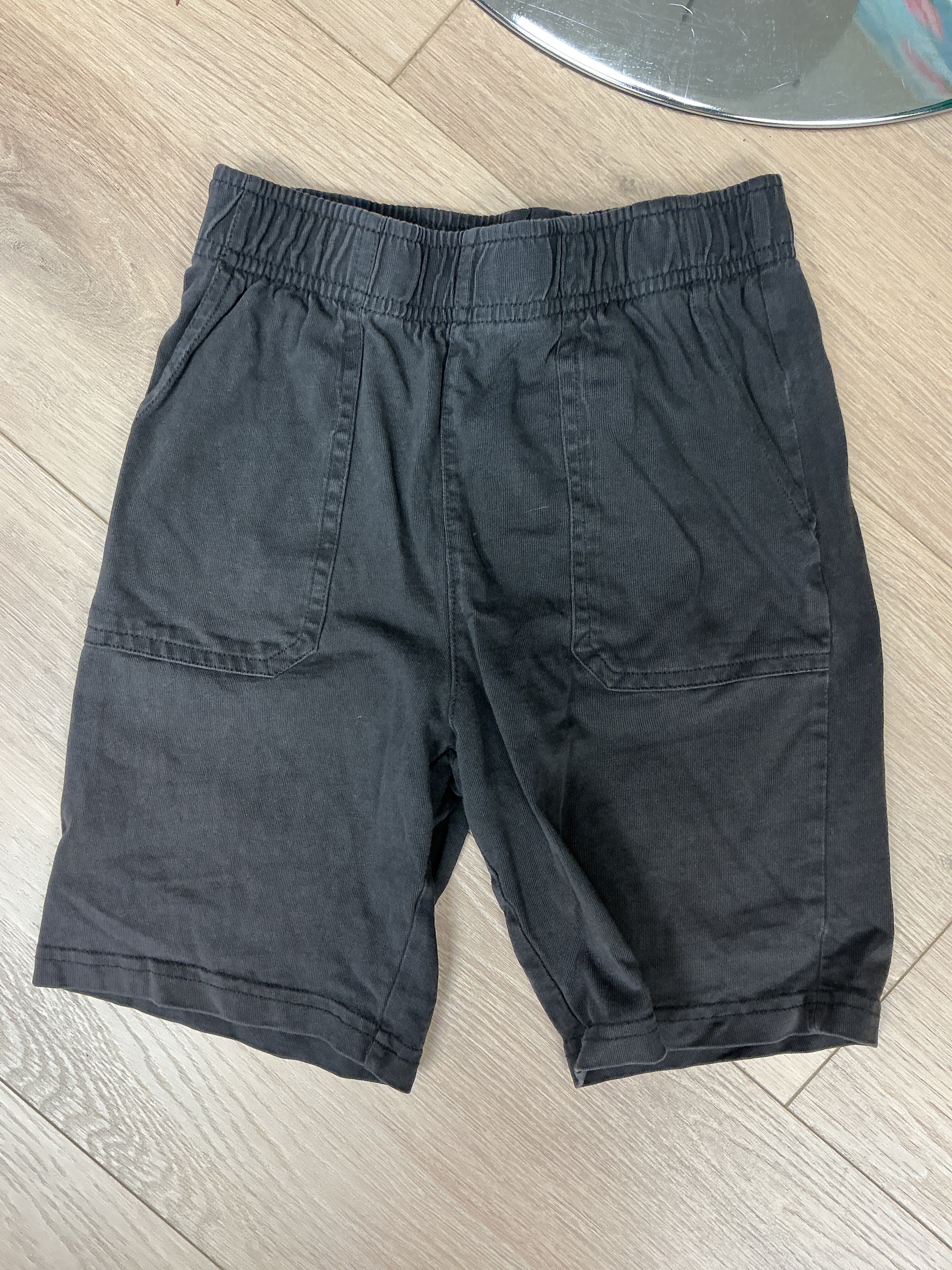 Oshkosh grey shorts 7Y