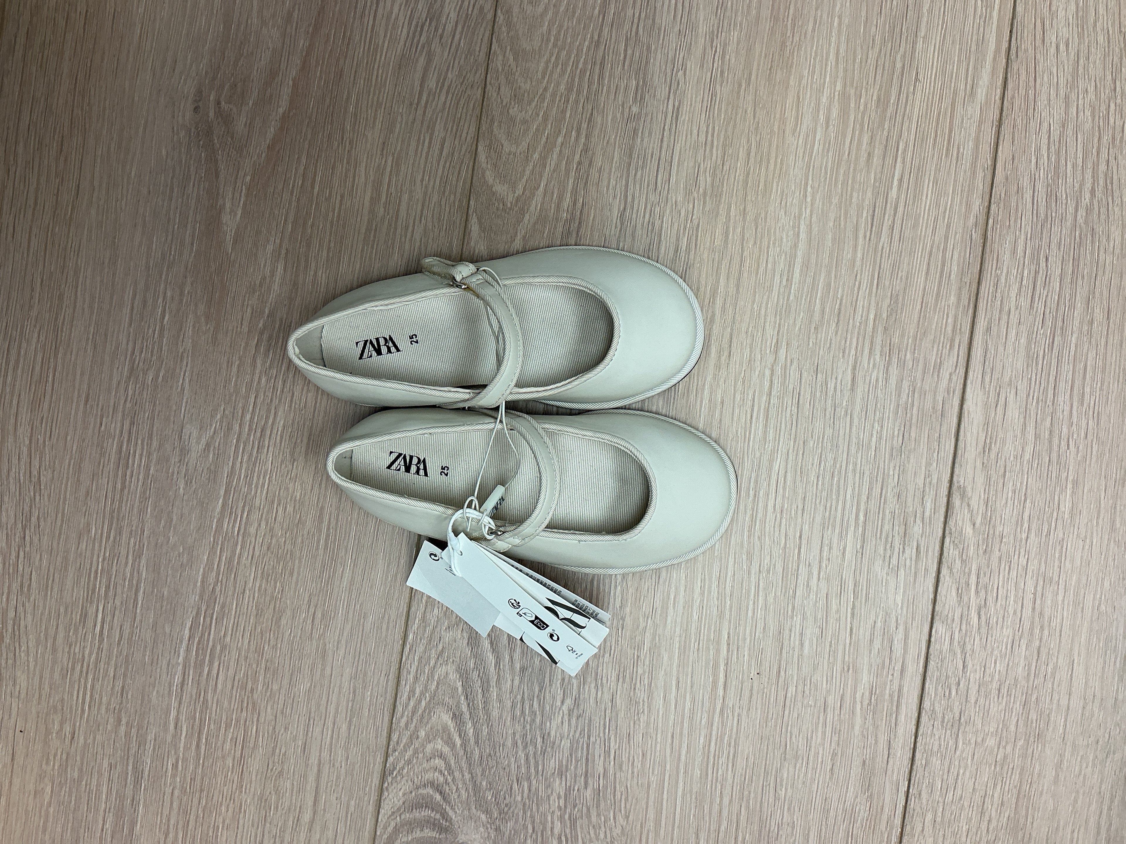 NWT Zara Cream Mary Janes shoes Size 25/9C