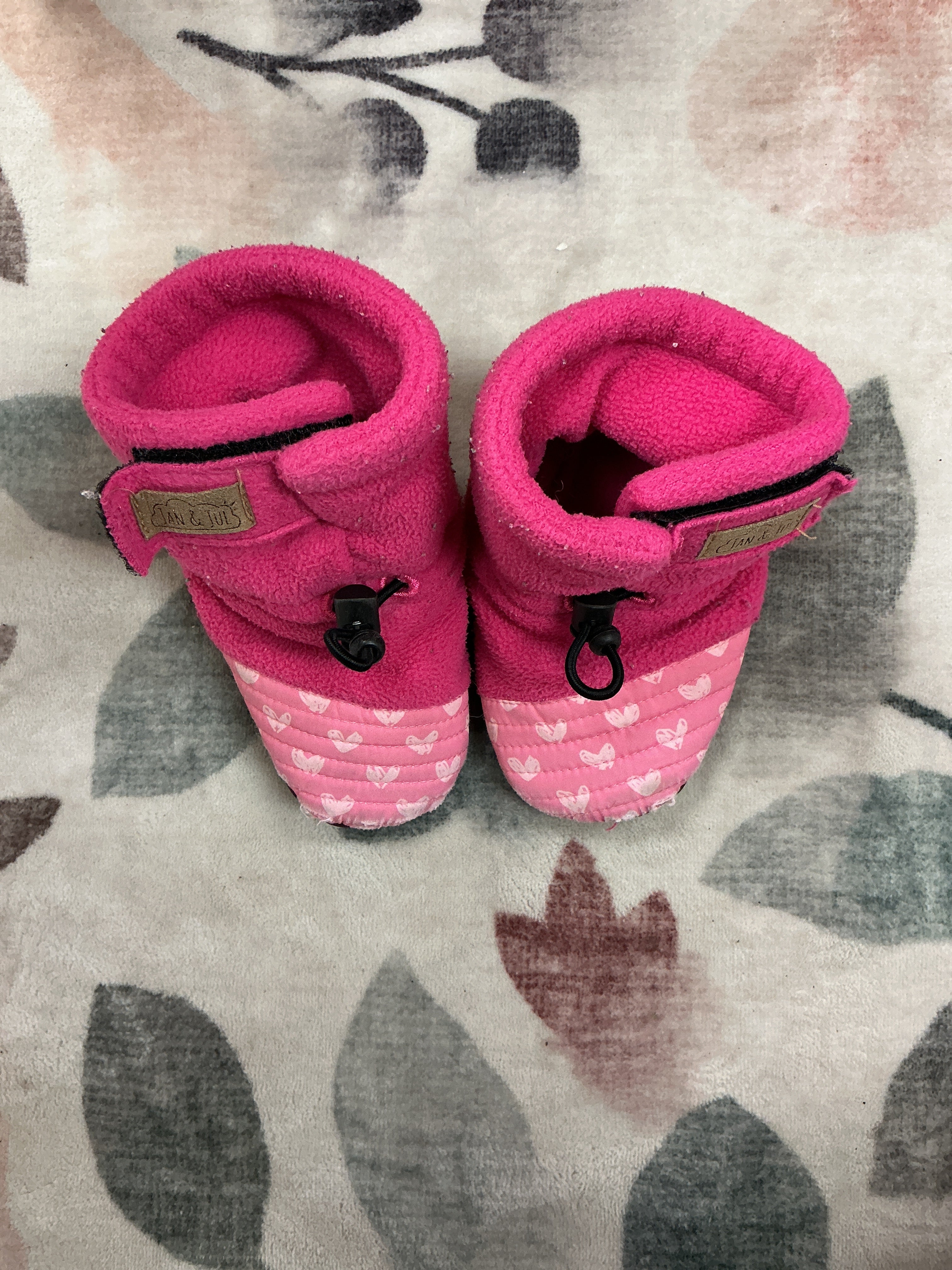 Jan & Jul pink heart boots size Medium